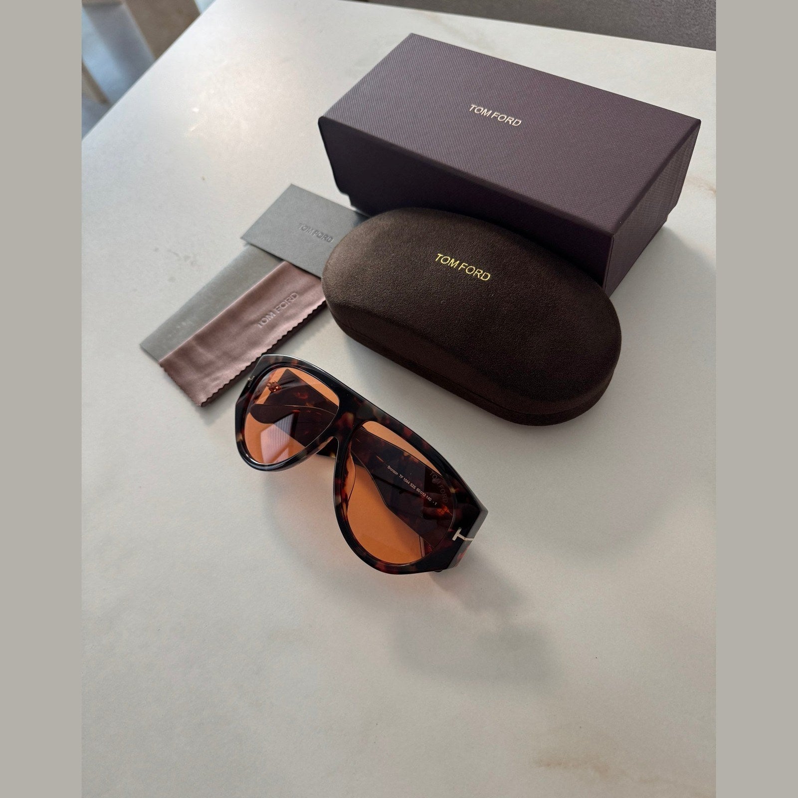 משקפי שמש TOM FORD