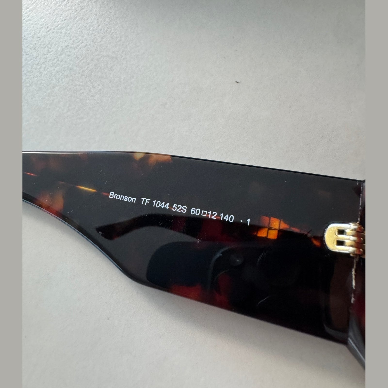 משקפי שמש TOM FORD