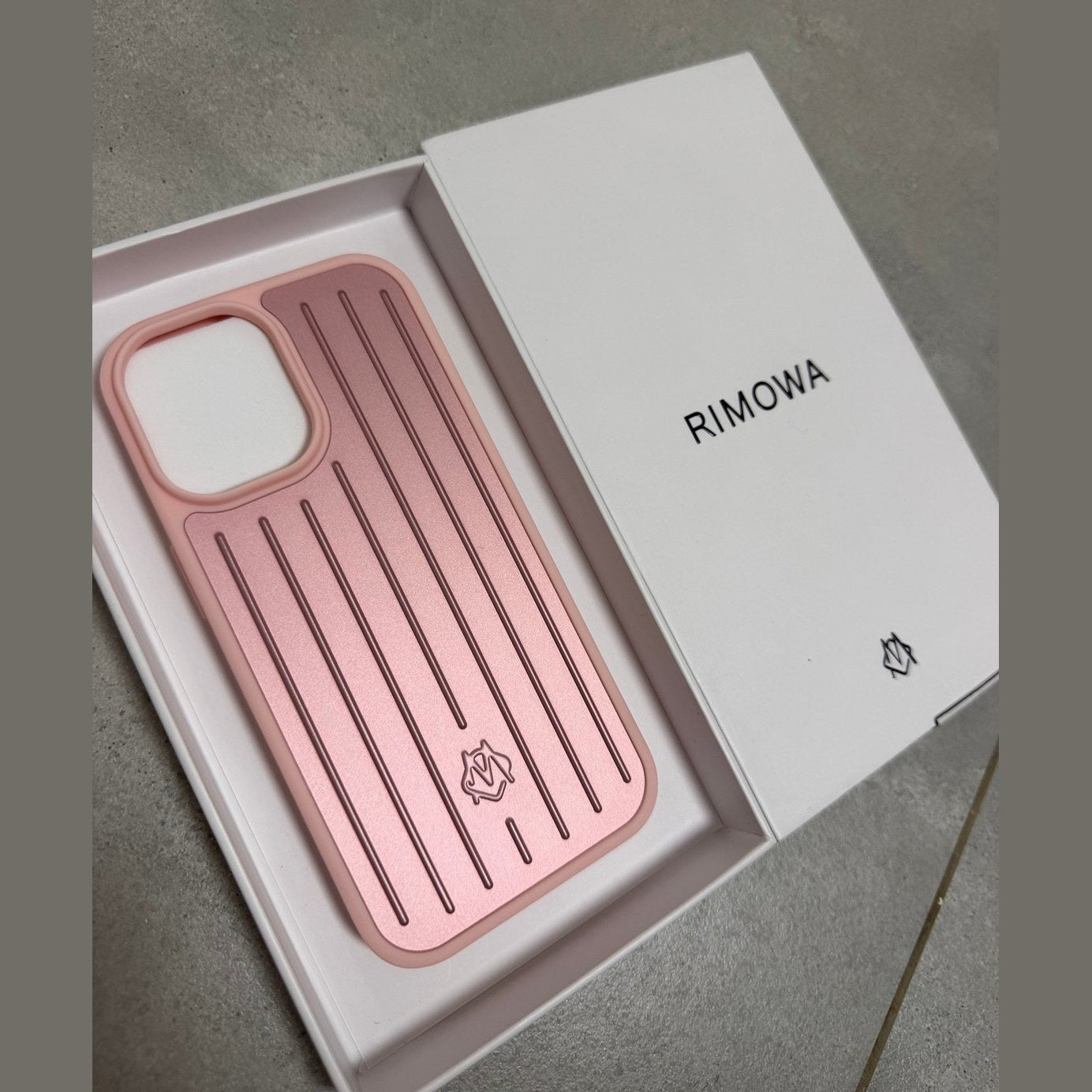 מגן rimowa לאייפון 17- במלאי