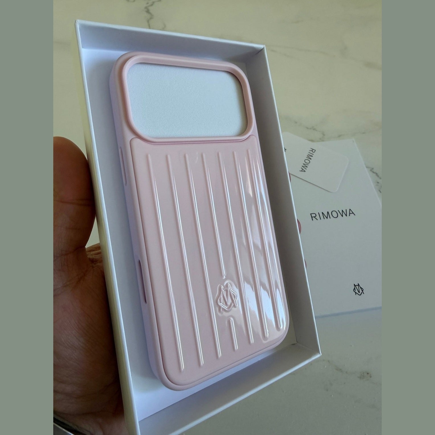 RIMOWA  מגן אייפון 17 פרו מקס ורוד