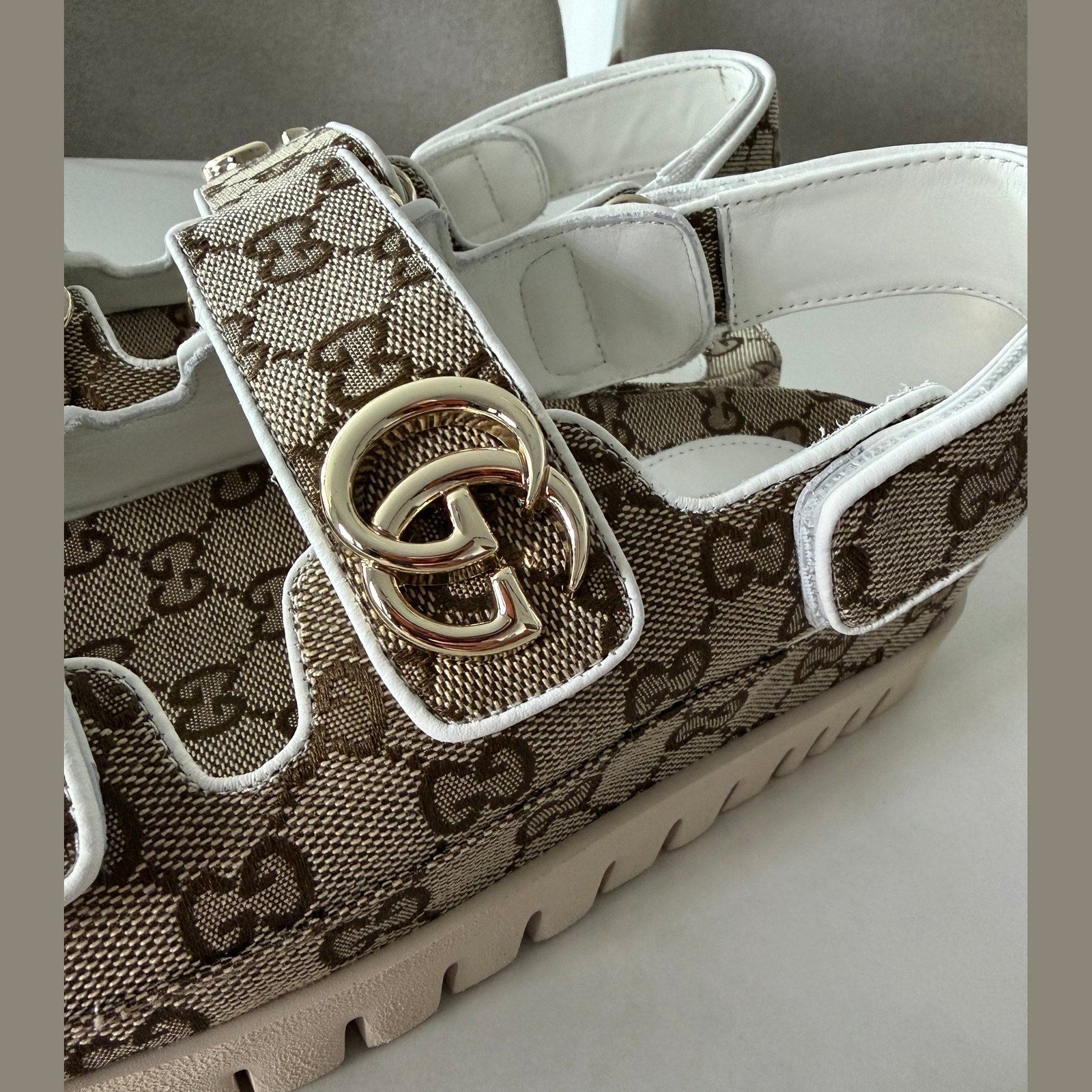 GUCCI sandals במלאי