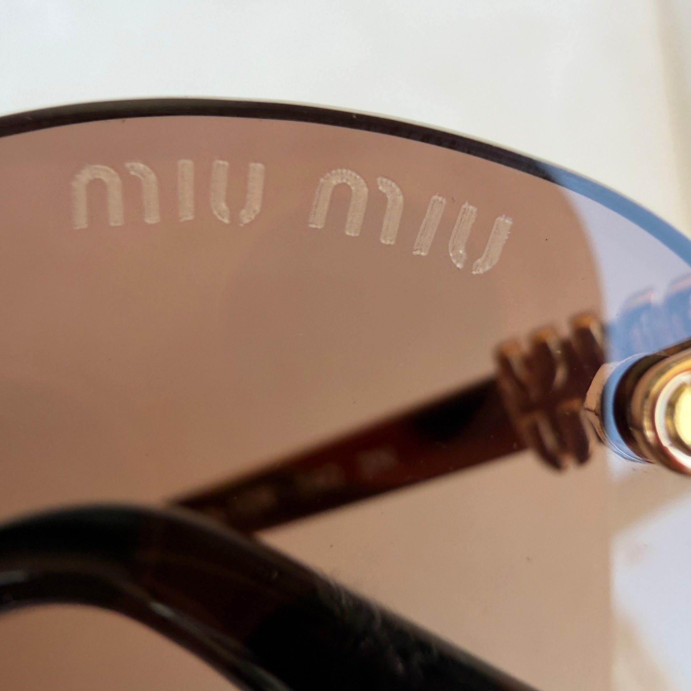Image of מיו מיו Oval במלאי