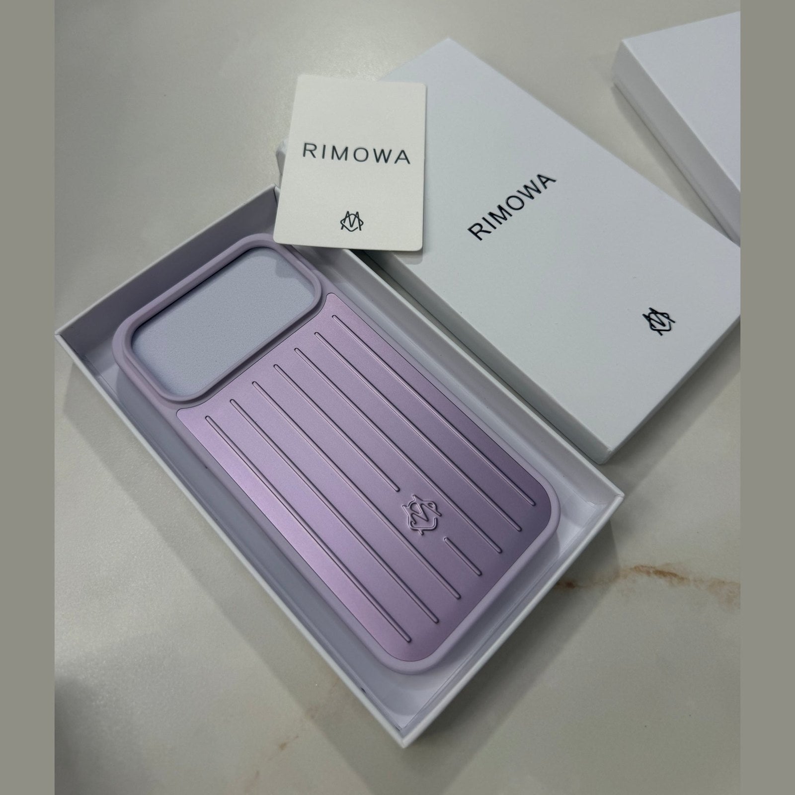 Rimowa 17 פרו מקס במלאי