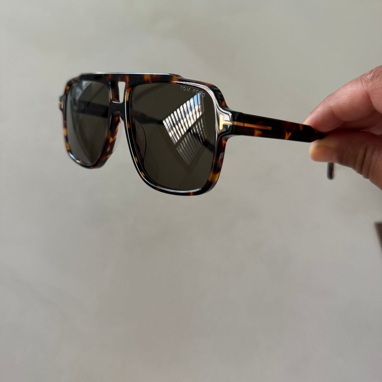 משקפי שמש TOM FORD