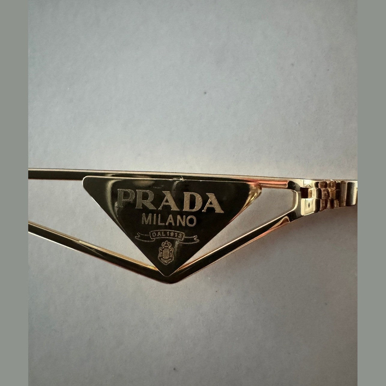 PRADA - משקפי שמש לוגו