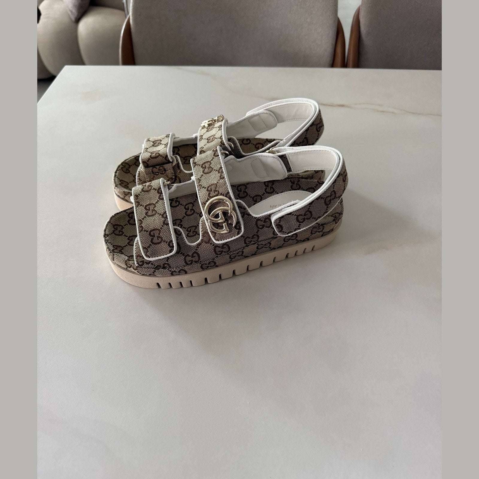 GUCCI sandals במלאי
