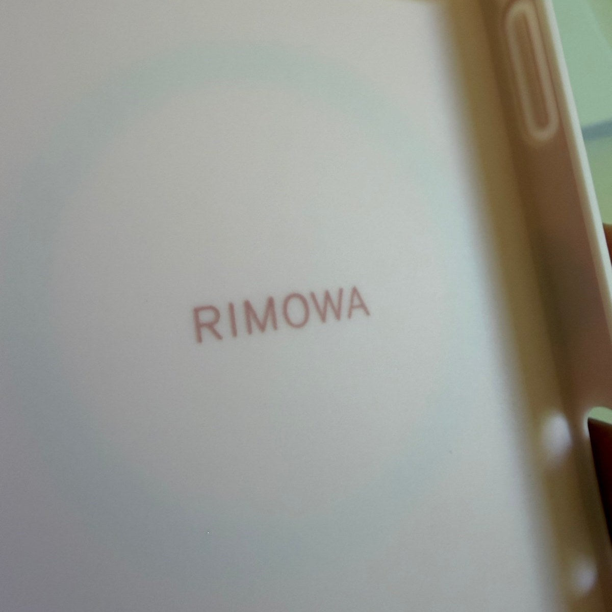 RIMOWA  מגן אייפון 17 פרו מקס ורוד