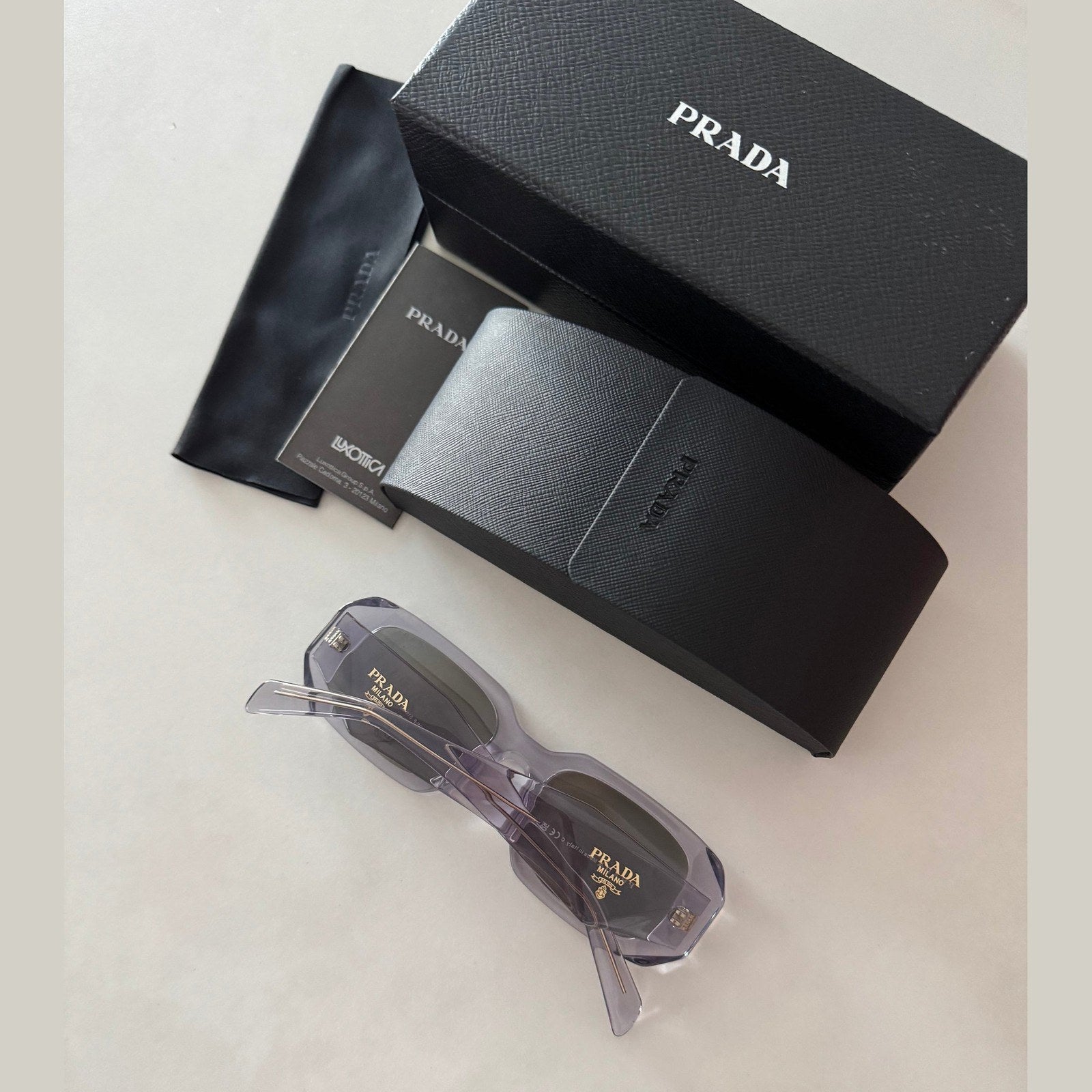 PRADA - משקפי שמש לוגו
