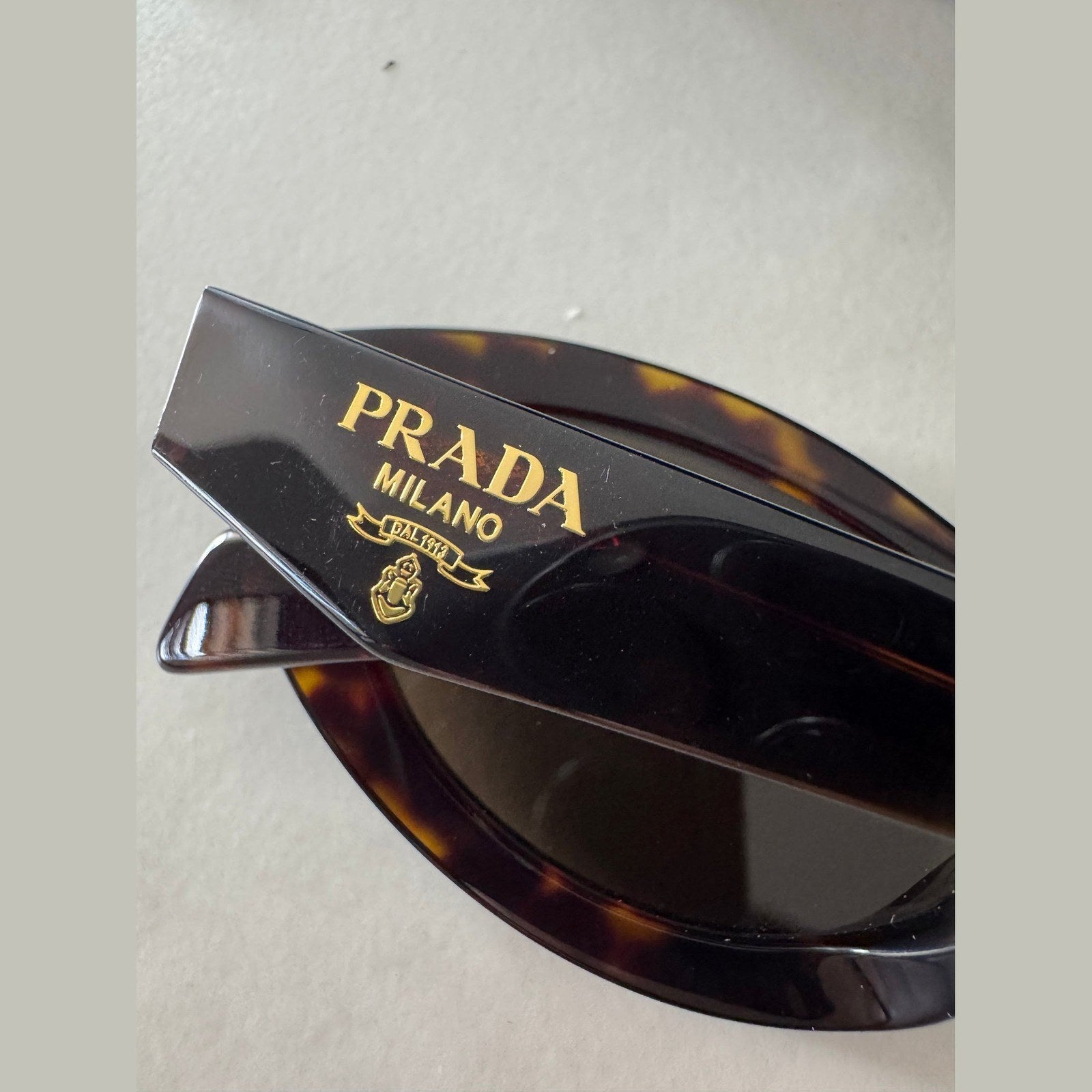 PRADA - משקפי שמש לוגו