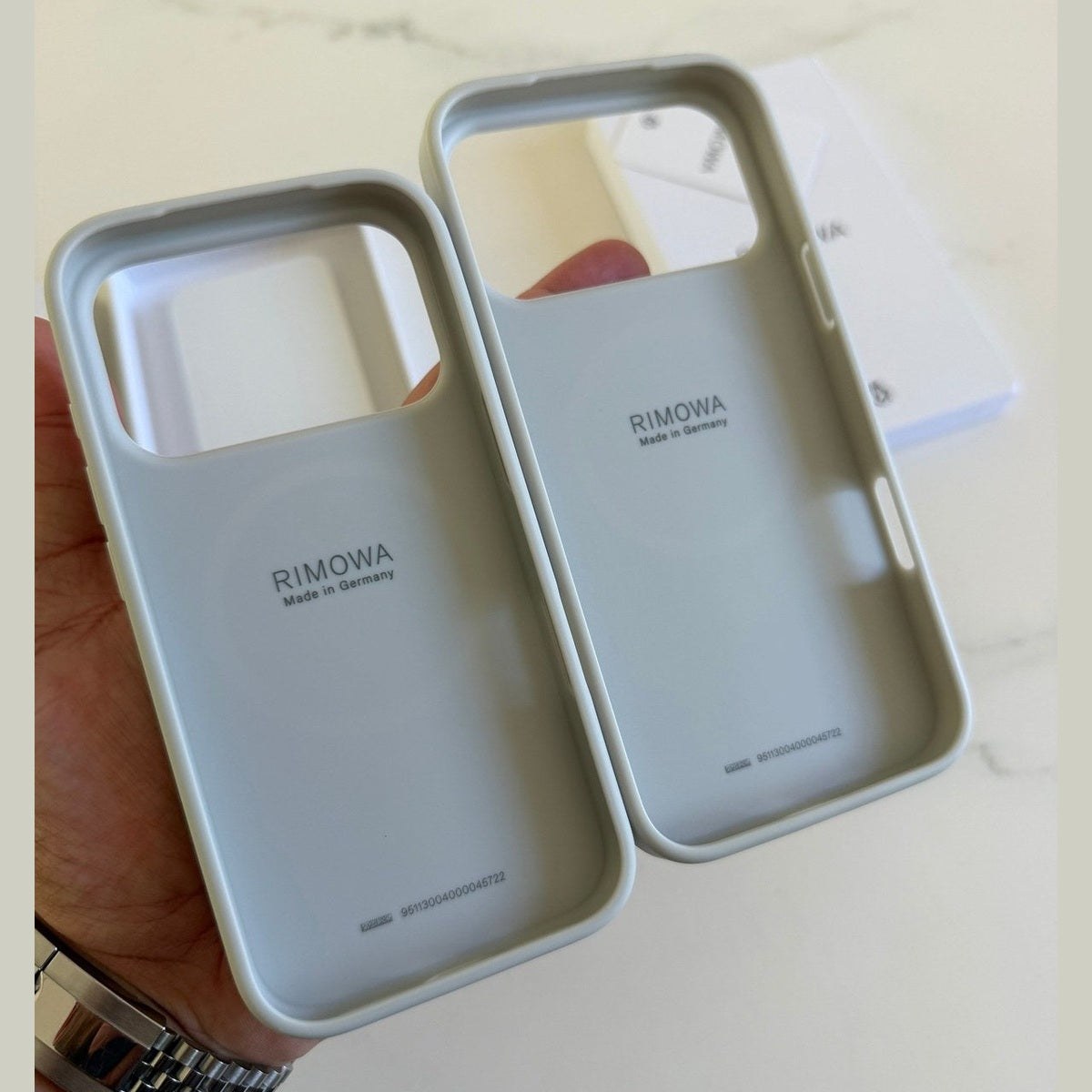 RIMOWA  מגן אייפון 17 פרו כסוף