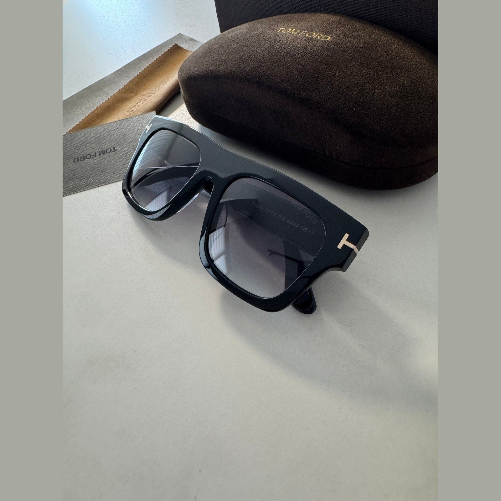 משקפי שמש TOM FORD