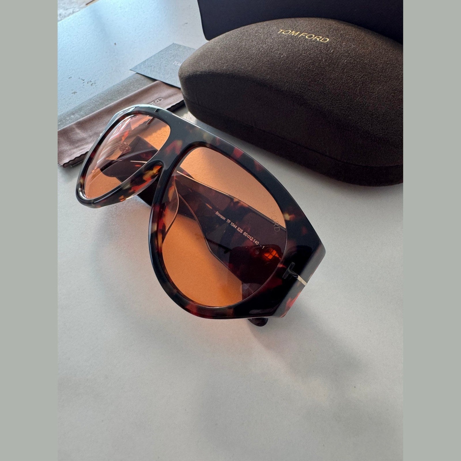 משקפי שמש TOM FORD