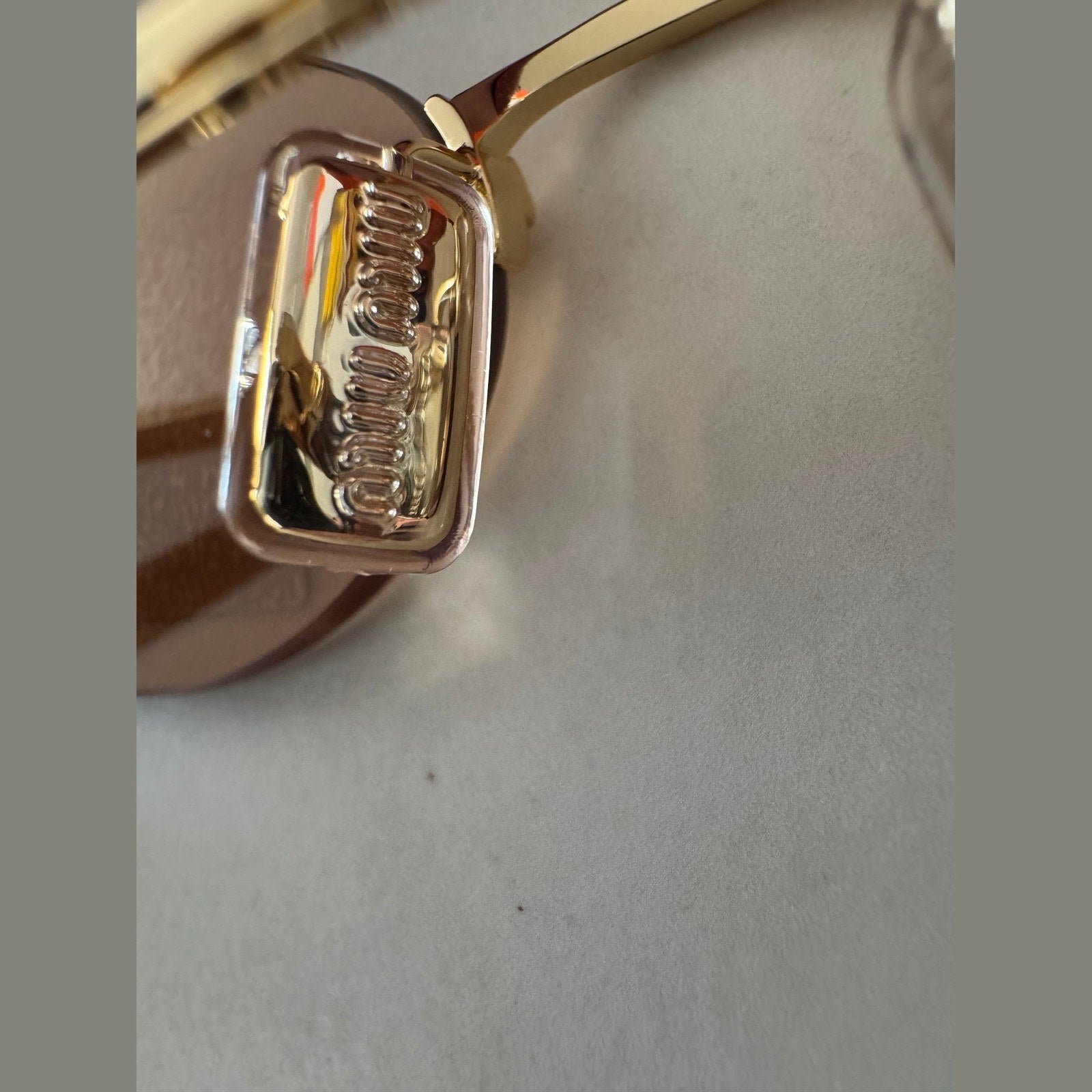 מיו מיו Oval