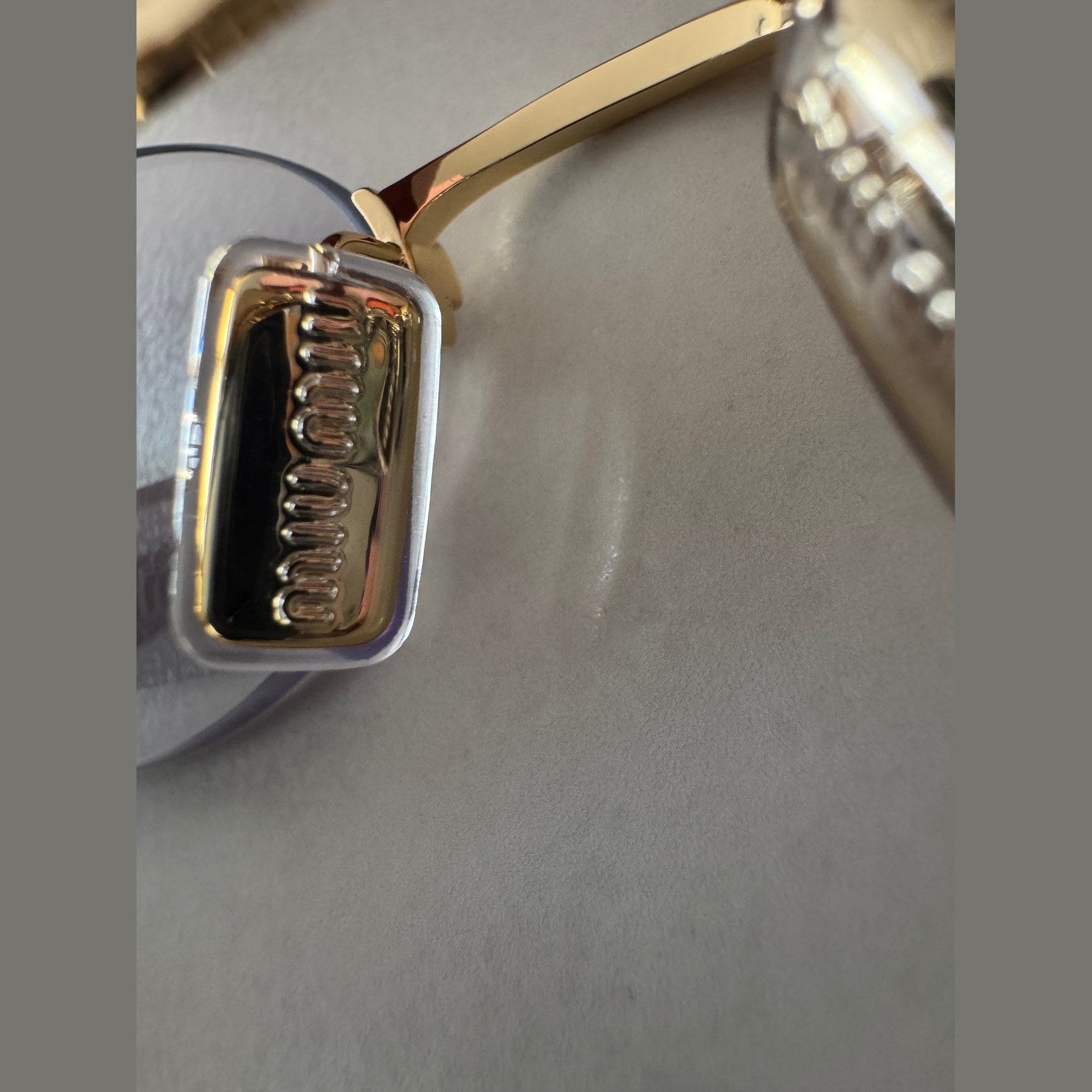 מיו מיו Oval