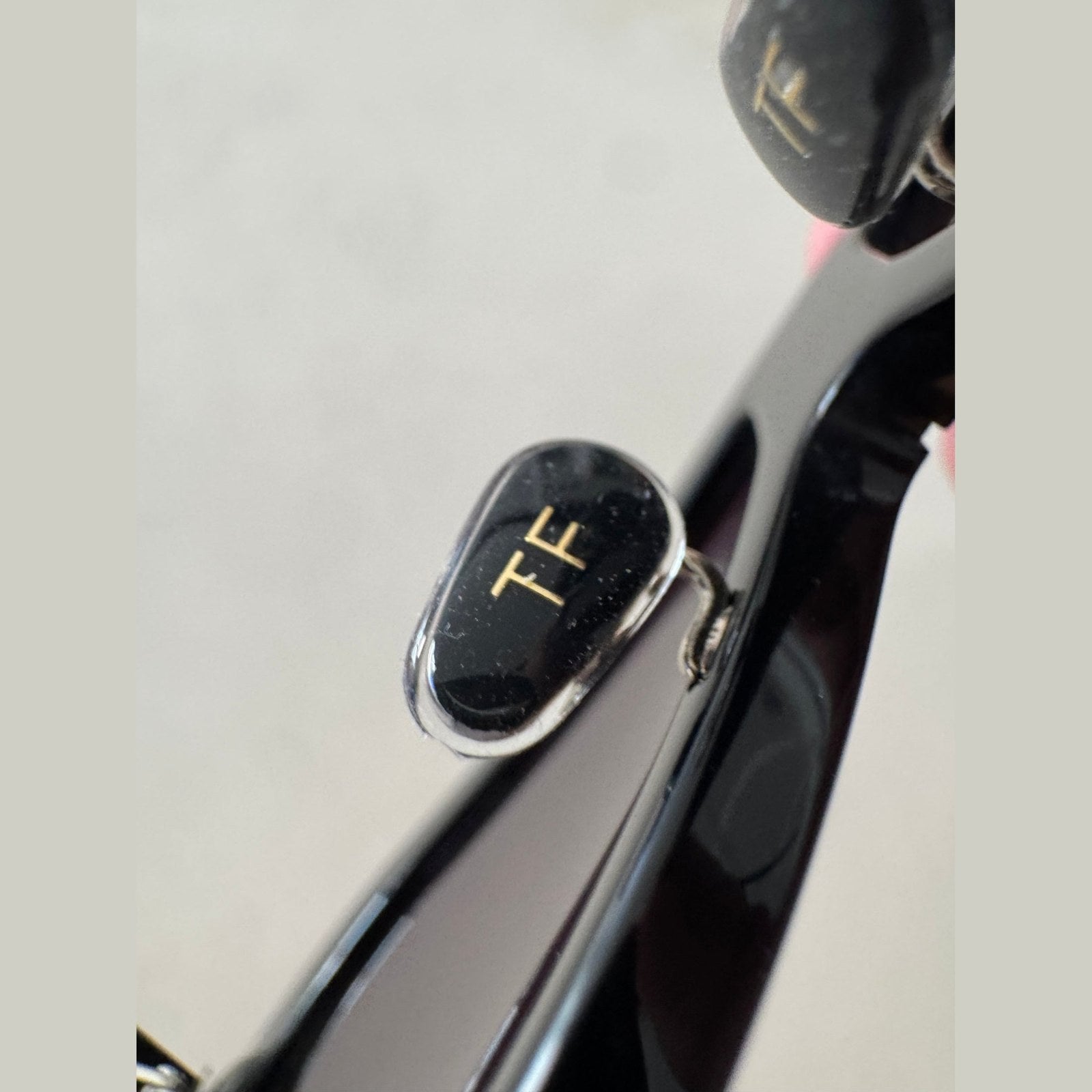 משקפי שמש TOM FORD