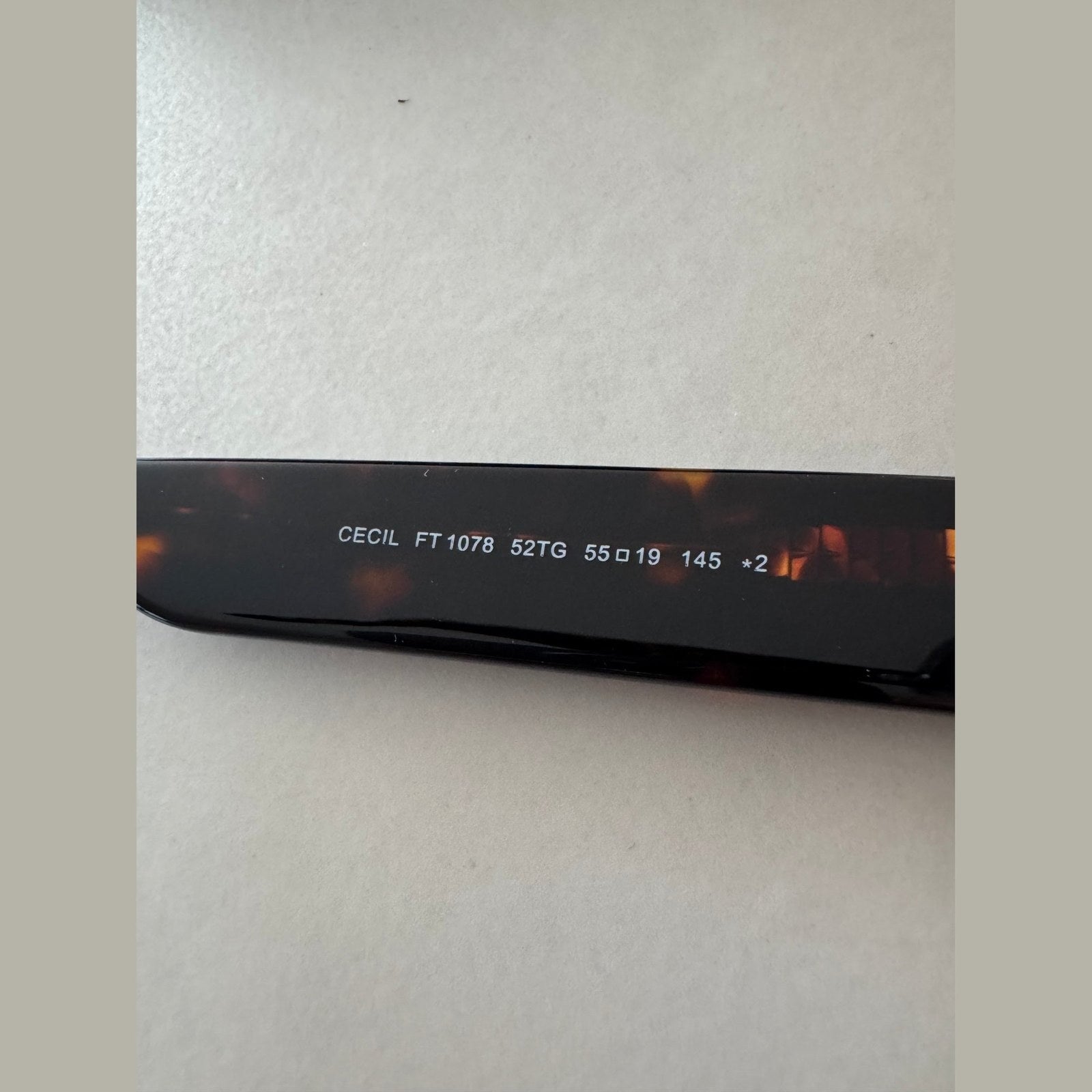 משקפי שמש TOM FORD
