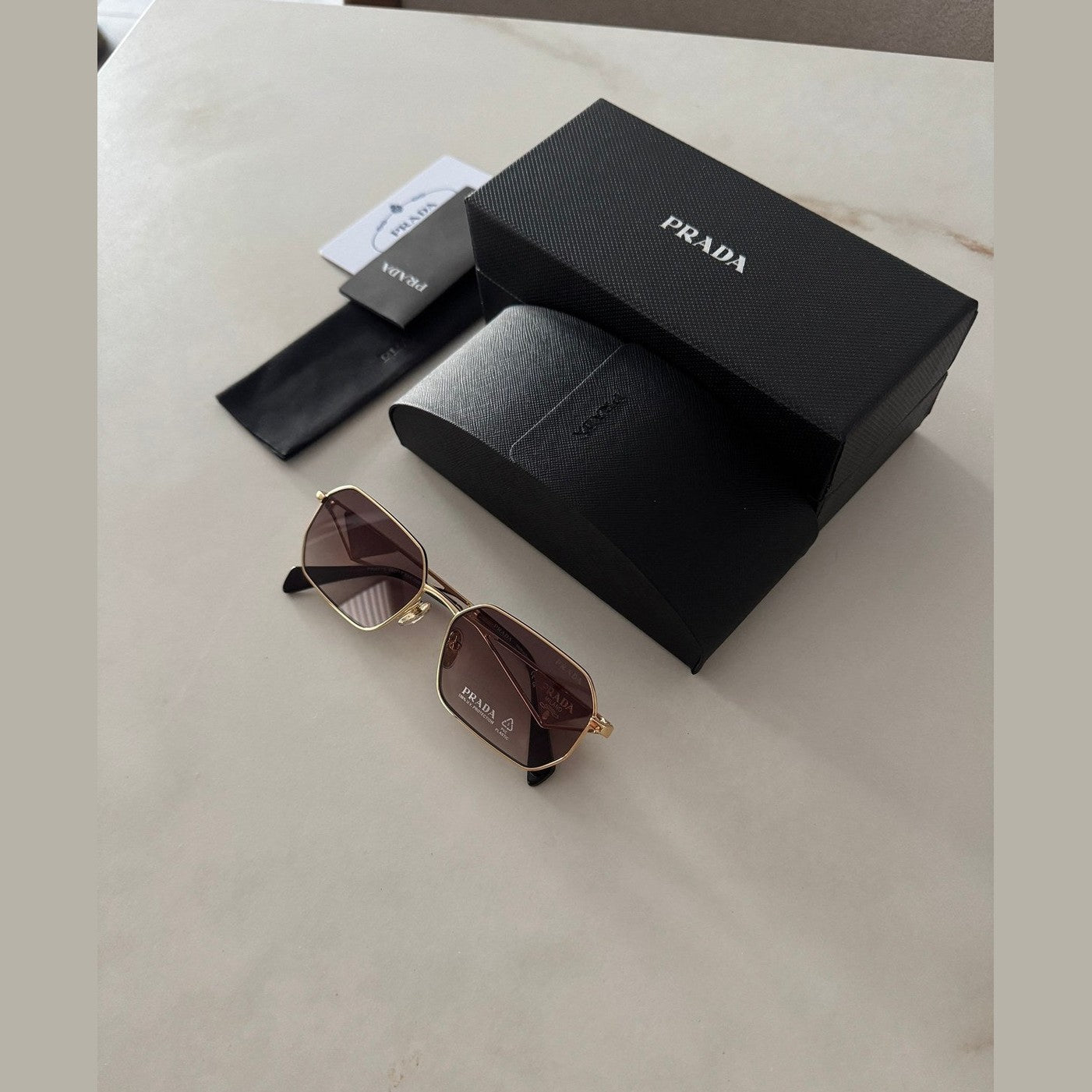 Image of PRADA - משקפי שמש לוגו
