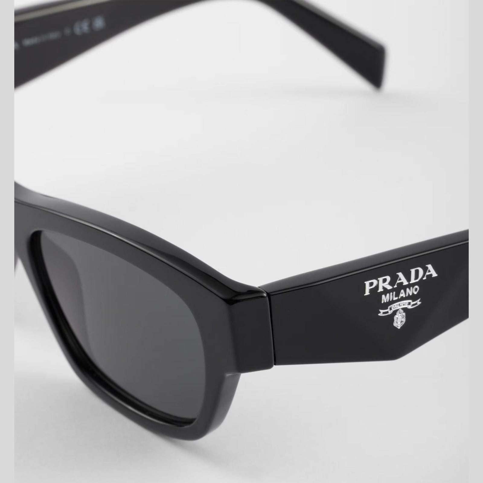 Image of PRADA - משקפי שמש לוגו