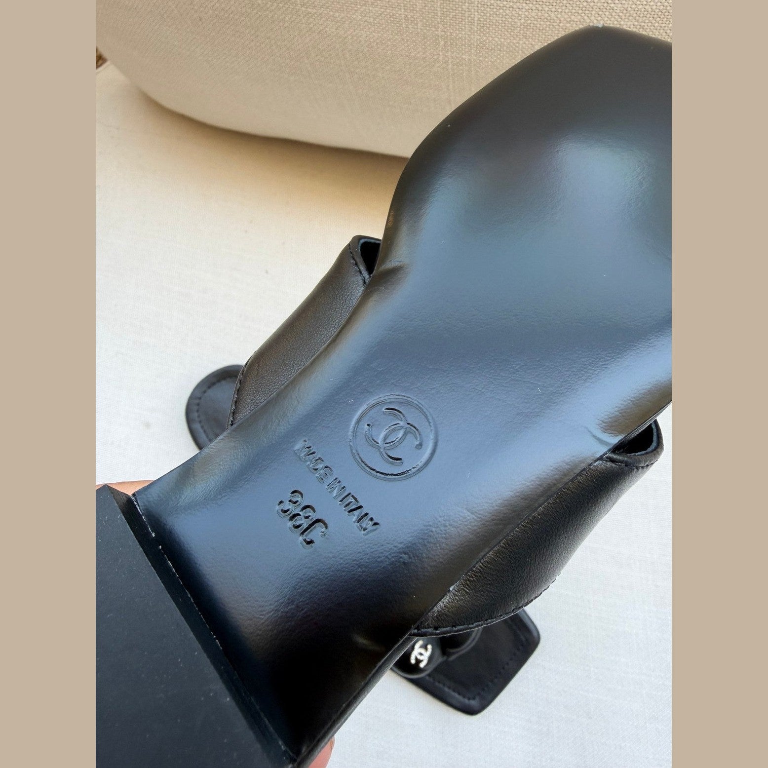 Chanel sandals במלאי