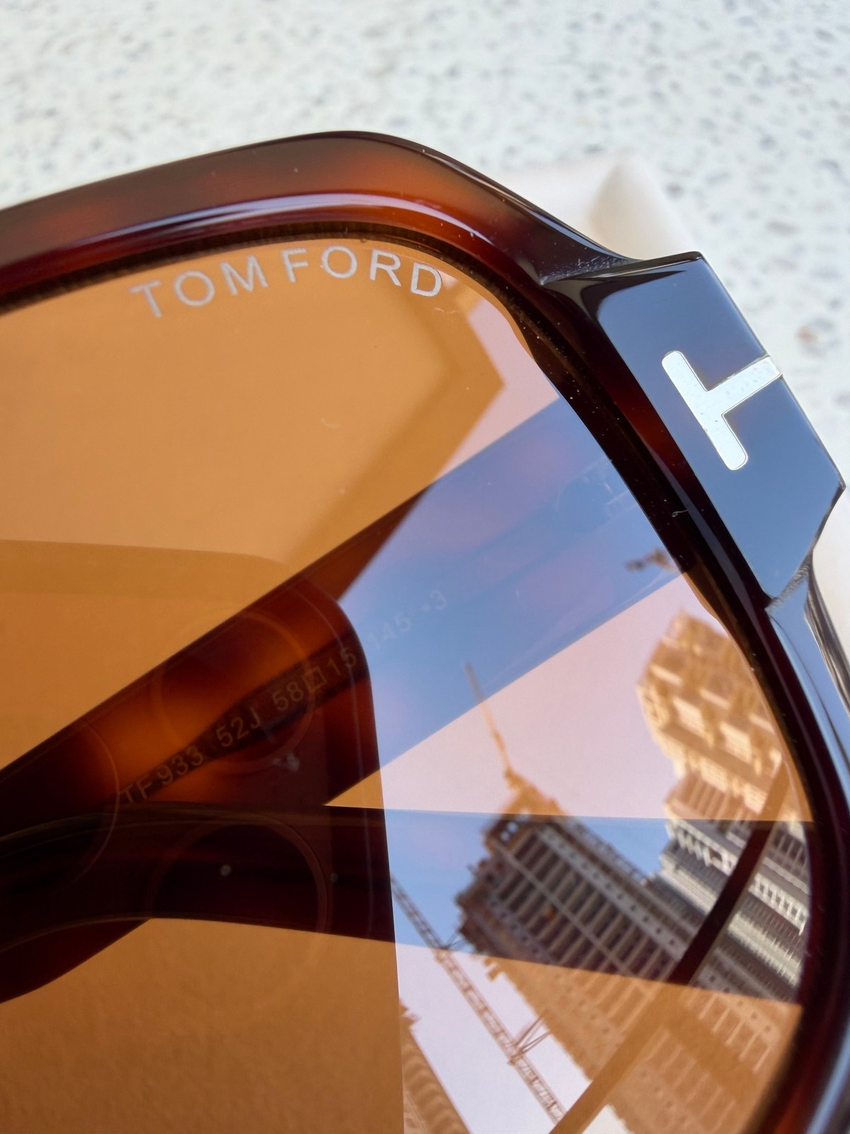 משקפי שמש TOM FORD