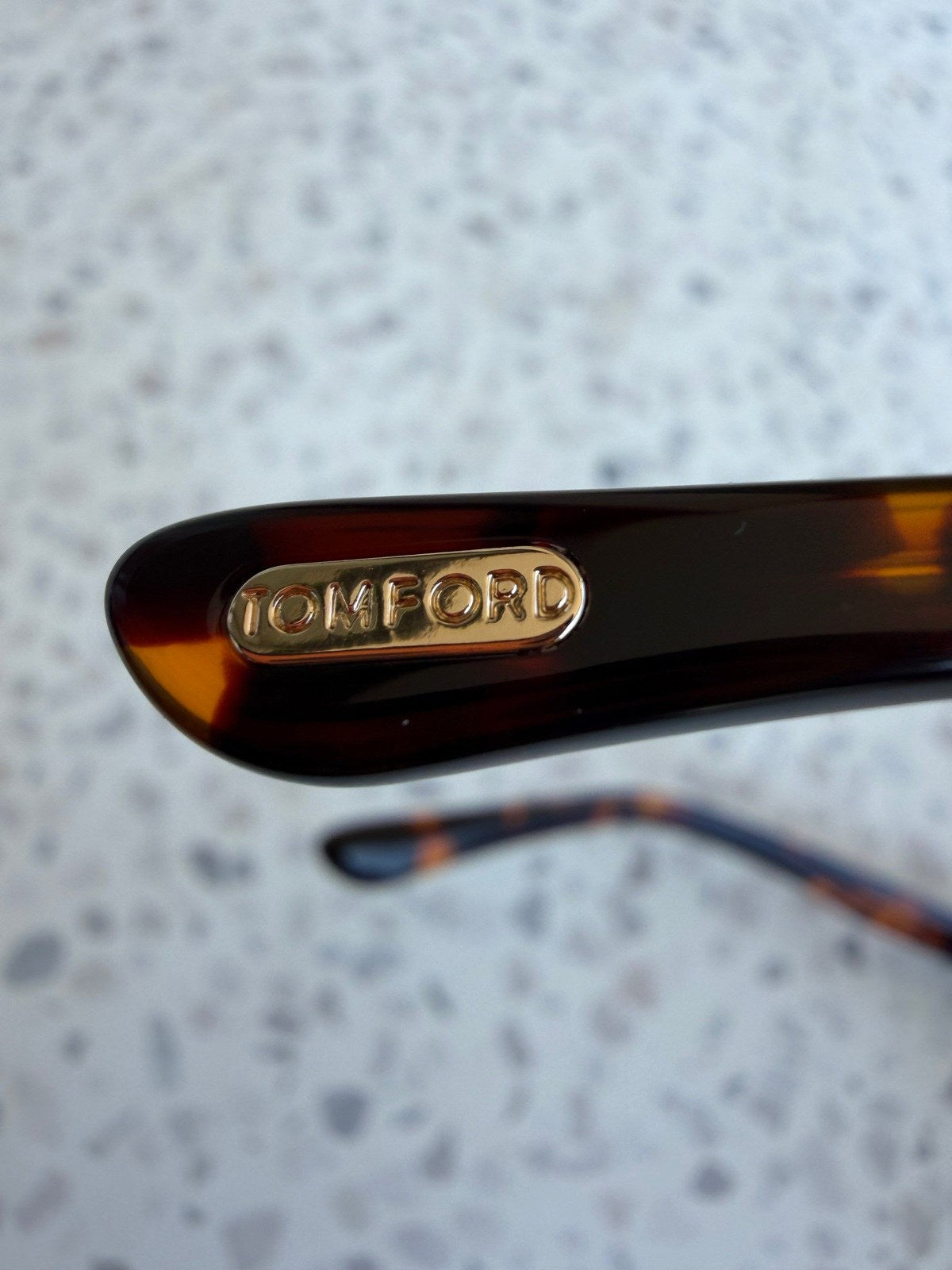משקפי שמש TOM FORD
