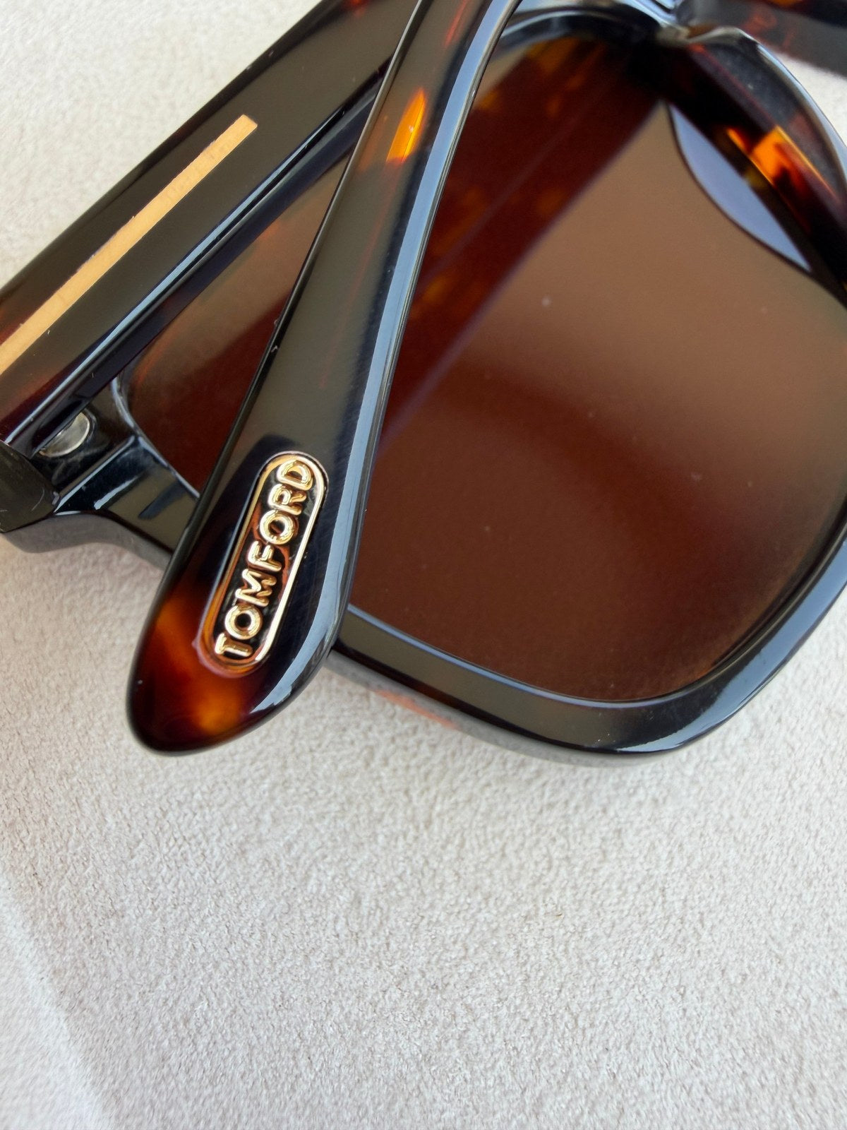 משקפי שמש TOM FORD במלאי