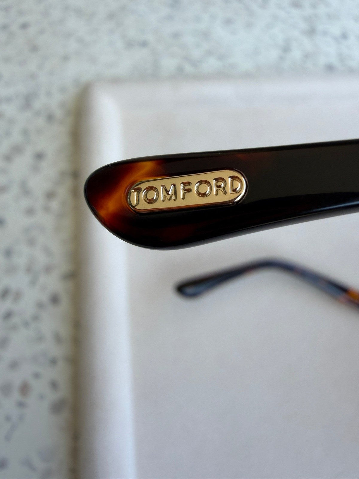 משקפי שמש TOM FORD במלאי