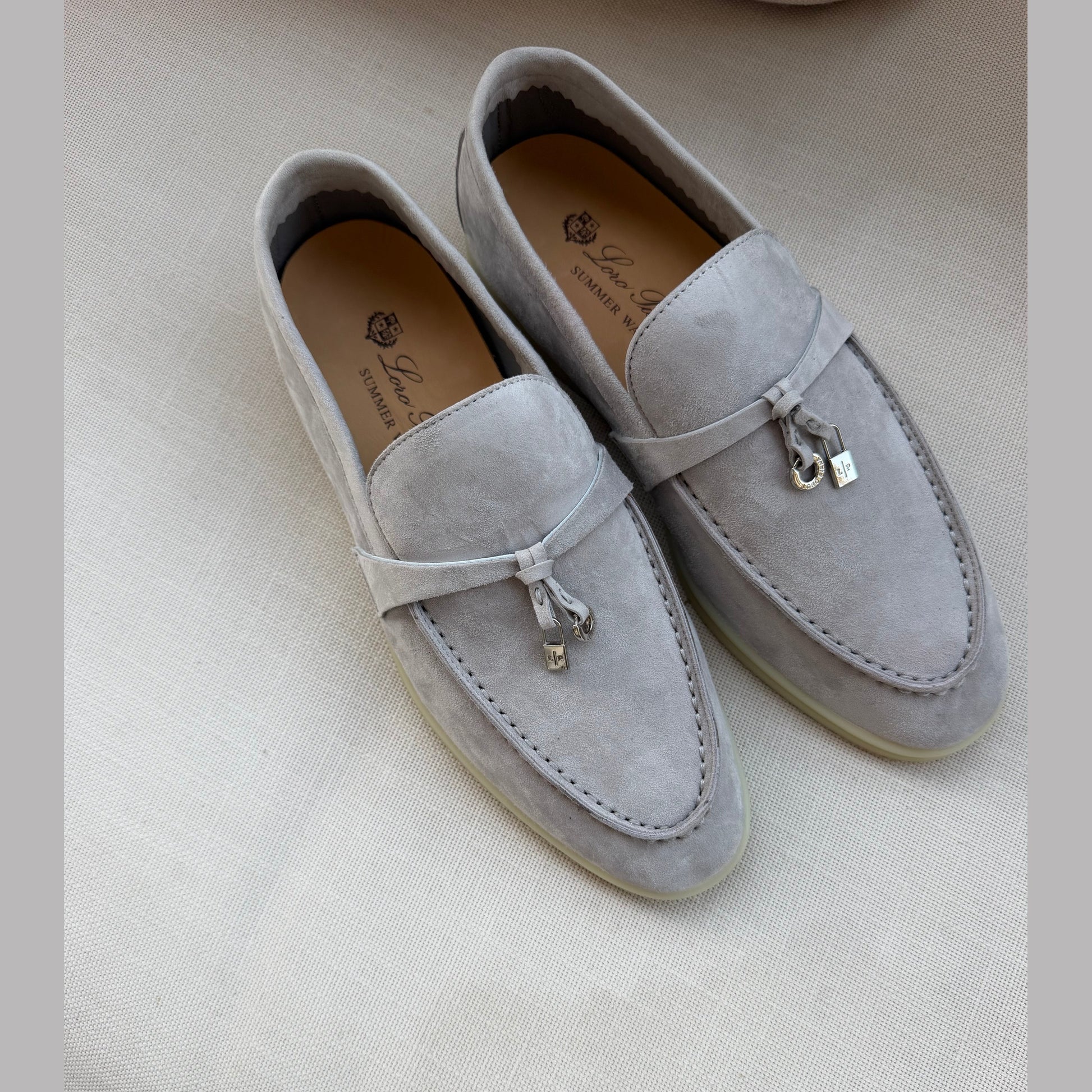 Loro piana Charms במלאי
