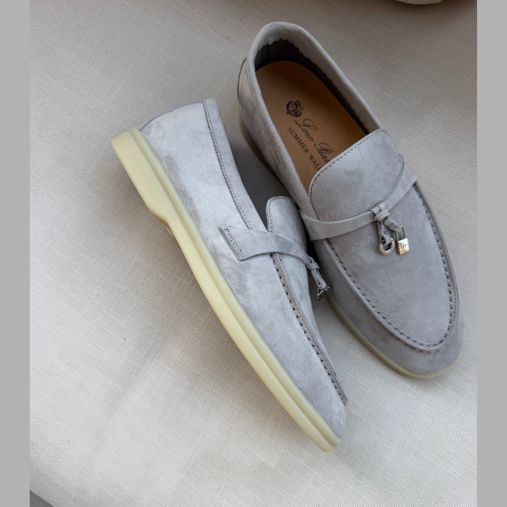 Loro piana Charms במלאי