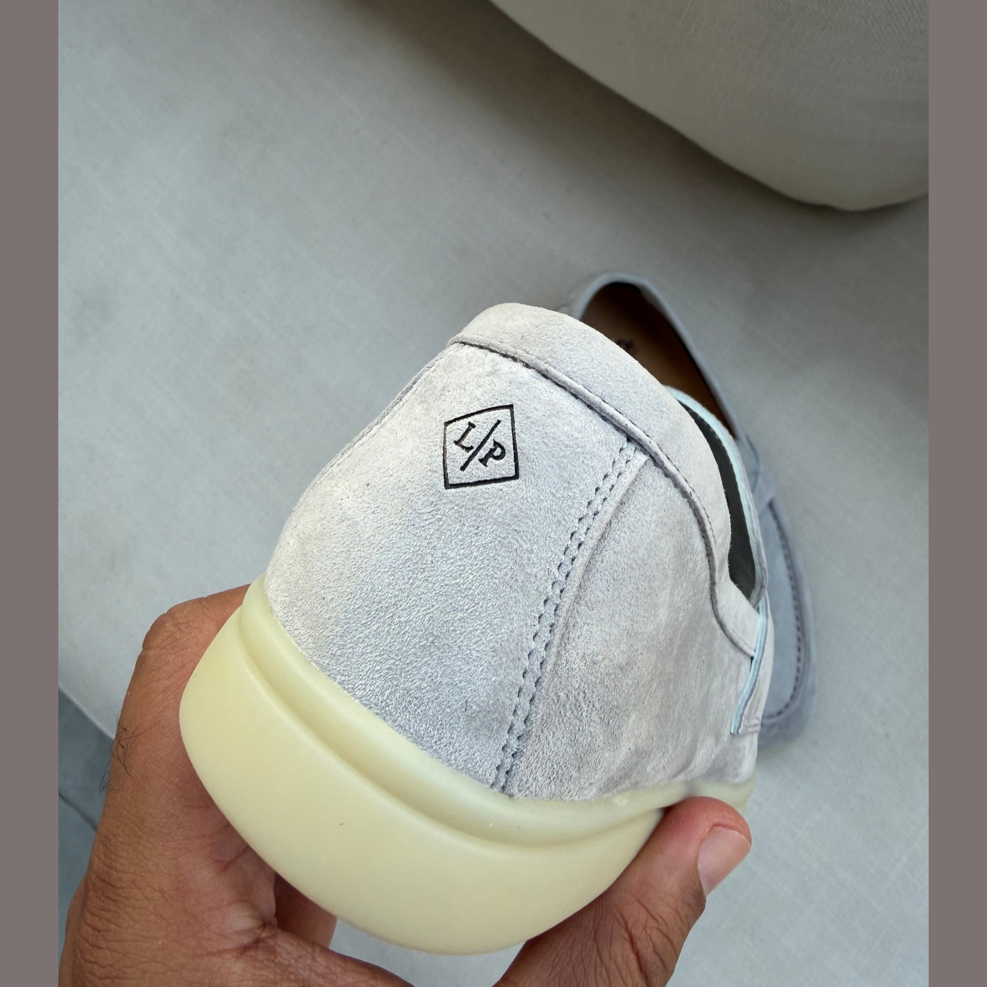 Loro piana Charms במלאי