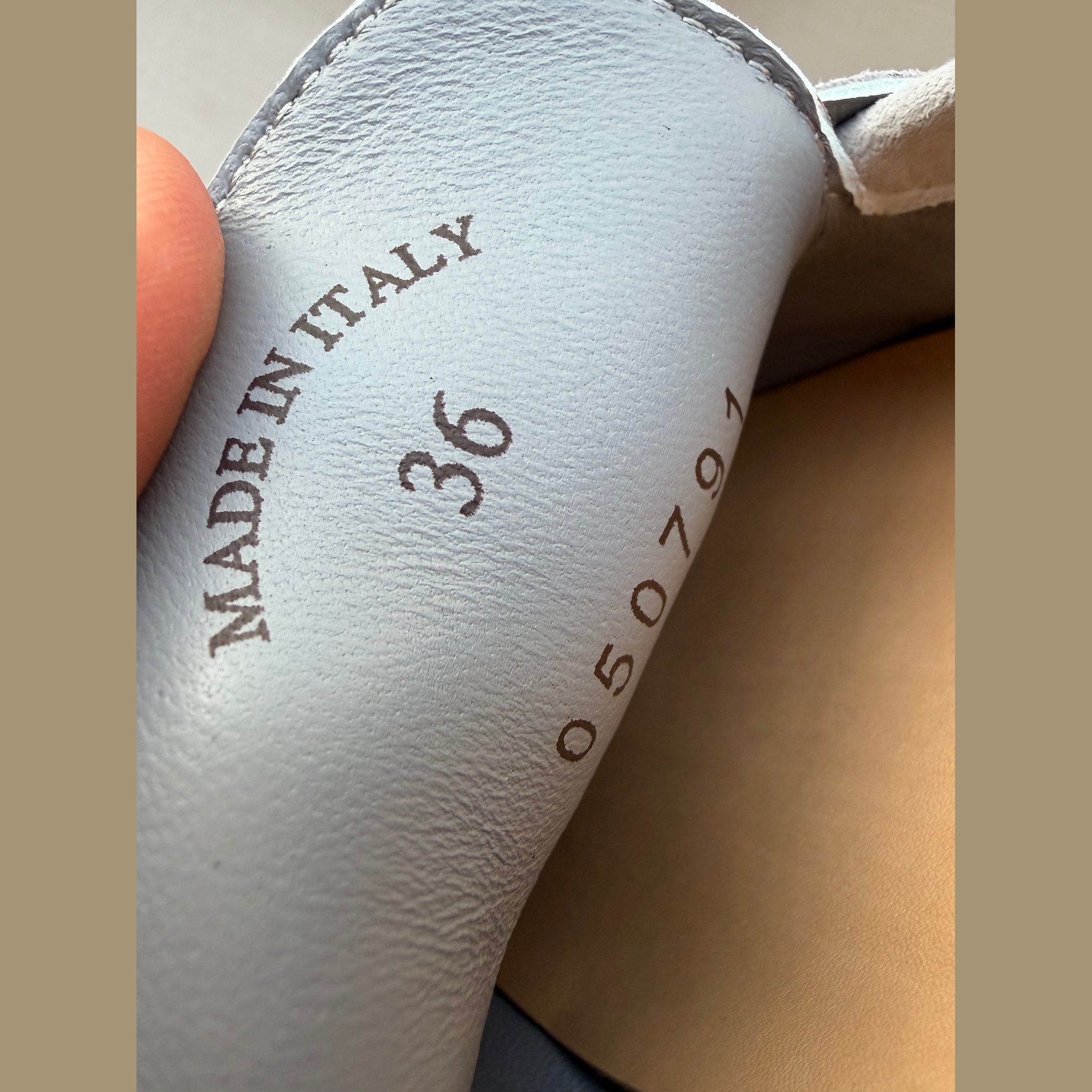 Image of Loro piana Charms במלאי