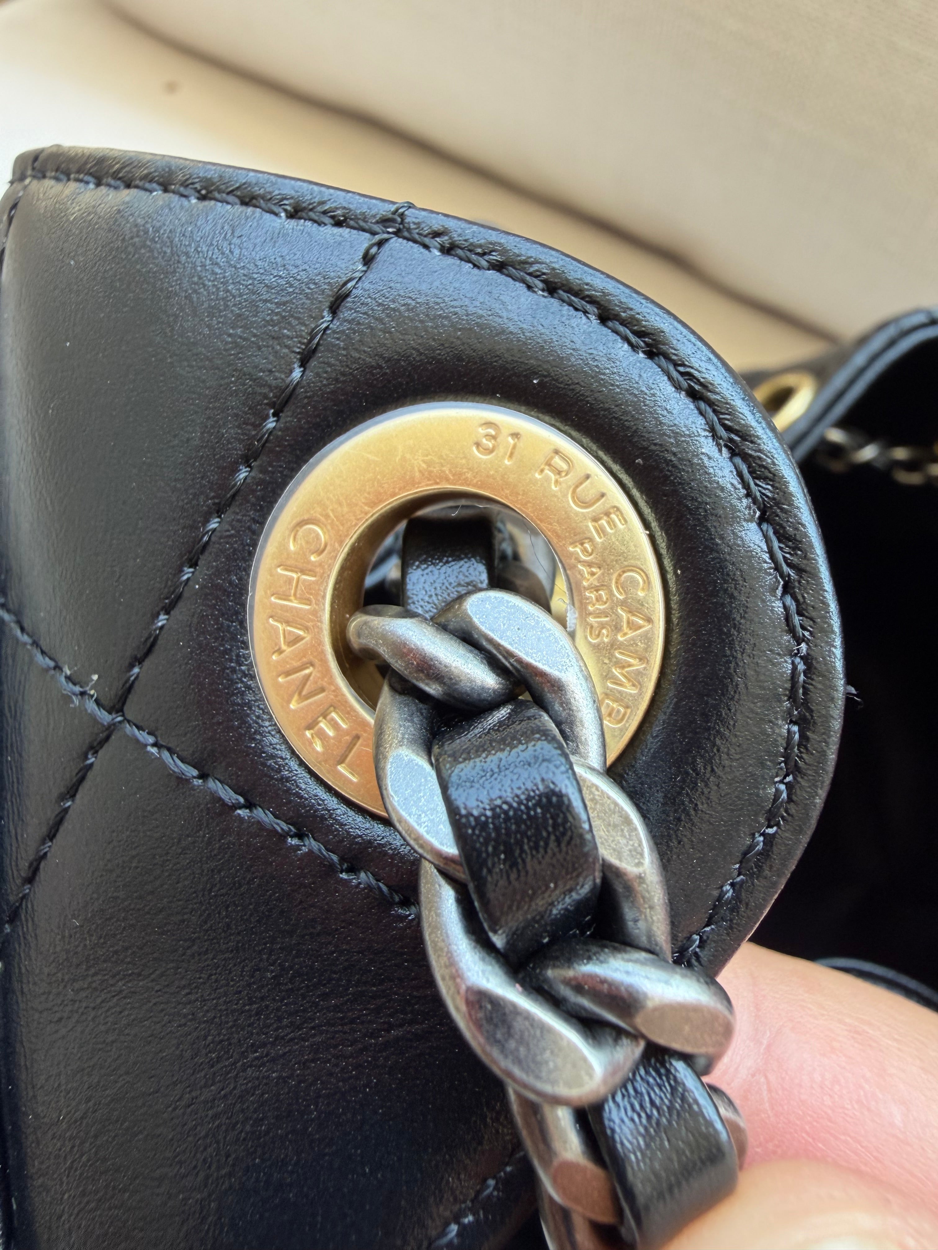 Image of CHANEL 25 mini במלאי