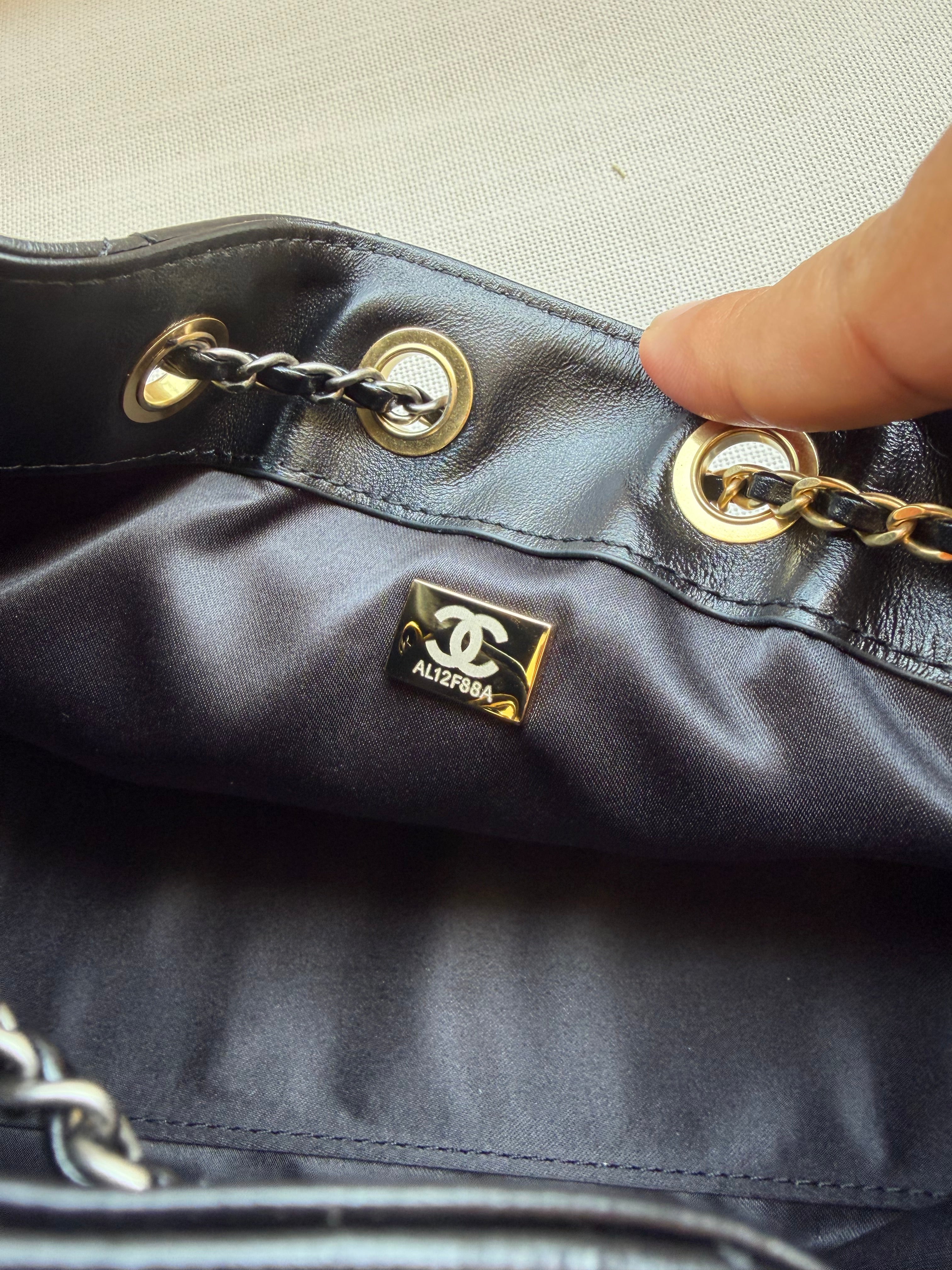 Image of CHANEL 25 mini במלאי