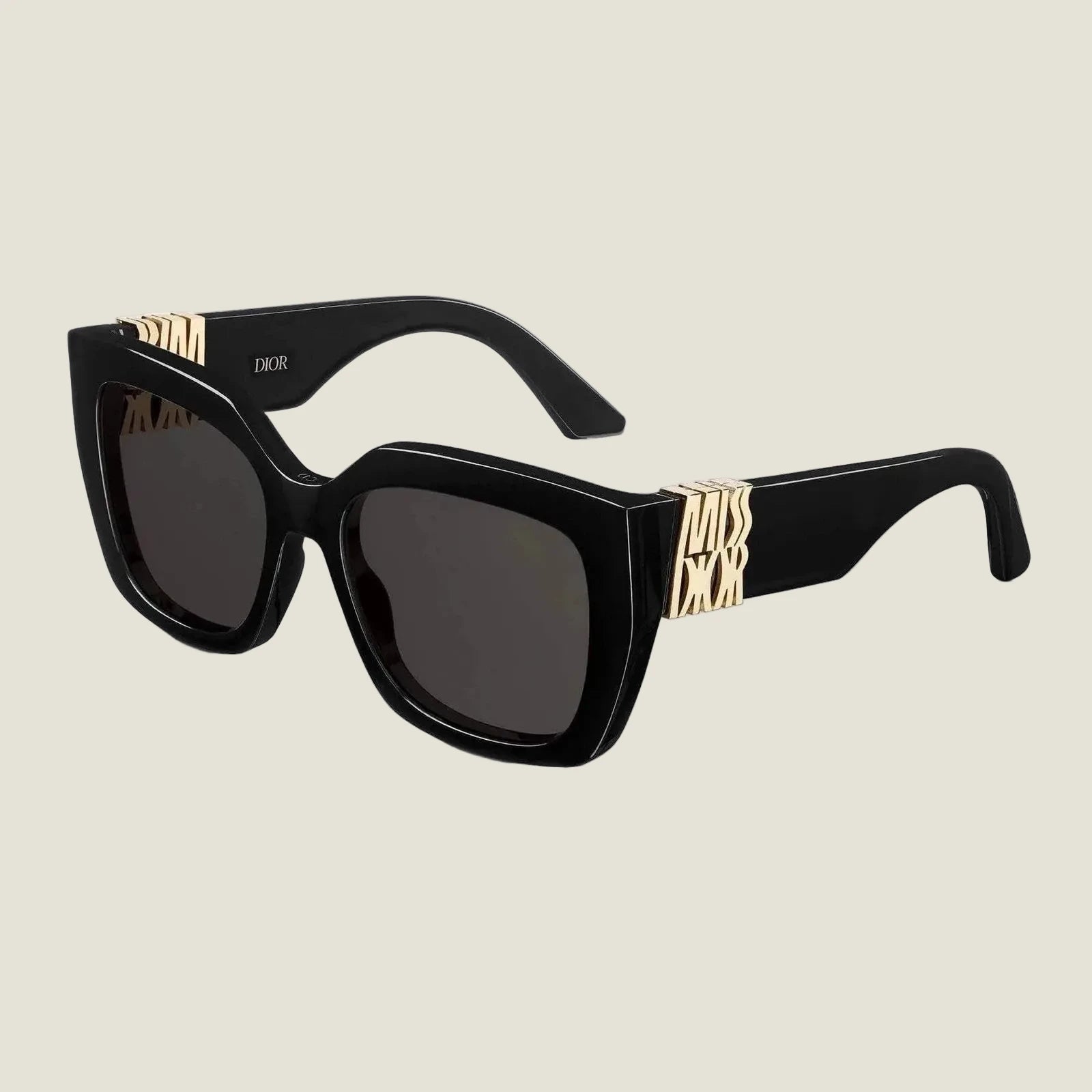 Image of Dior sunglasses with bold geometric design and UV400 lenses, showcasing elegance and advanced feminine aesthetics.