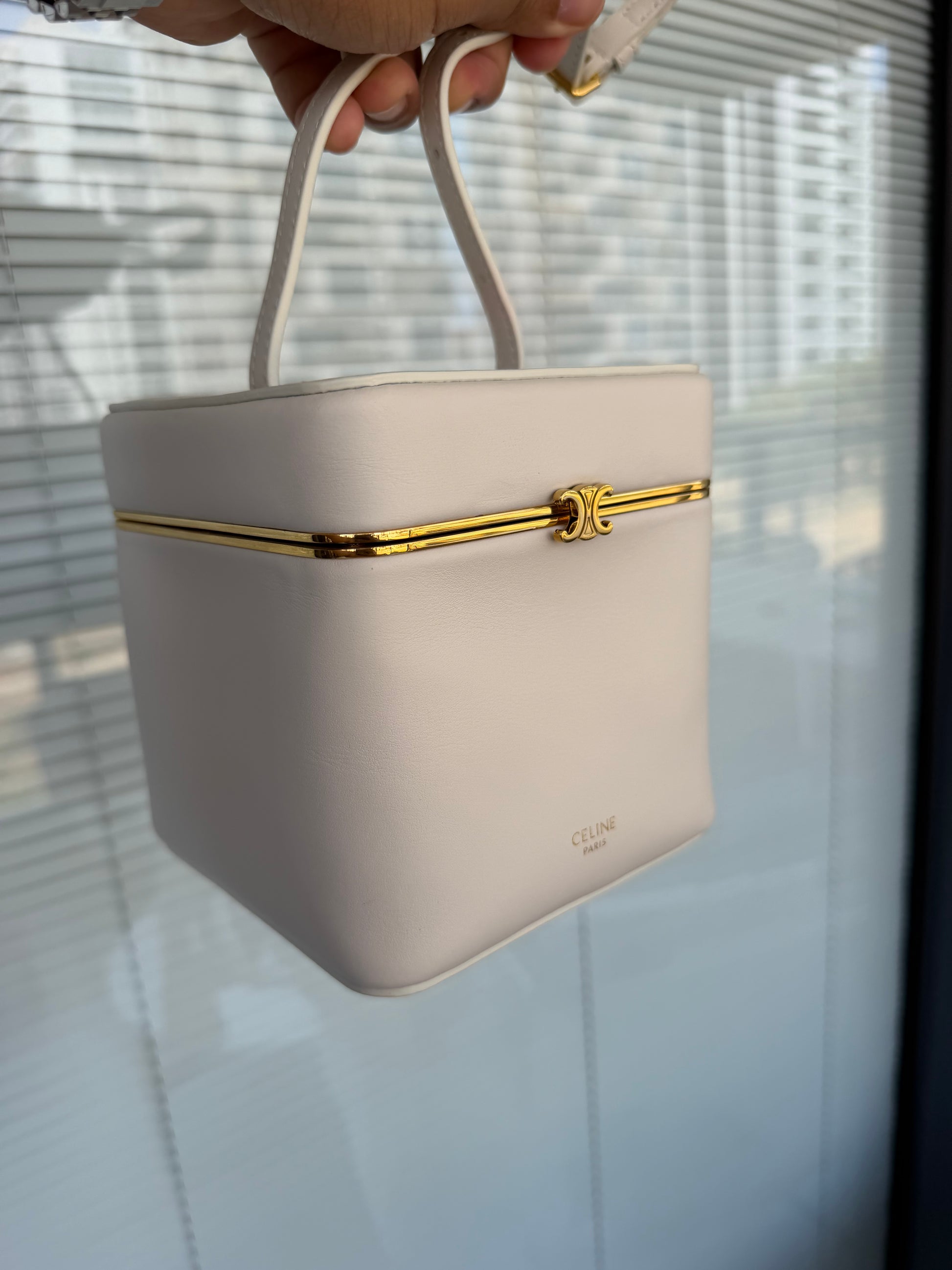 CELINE bag לבן במלאי