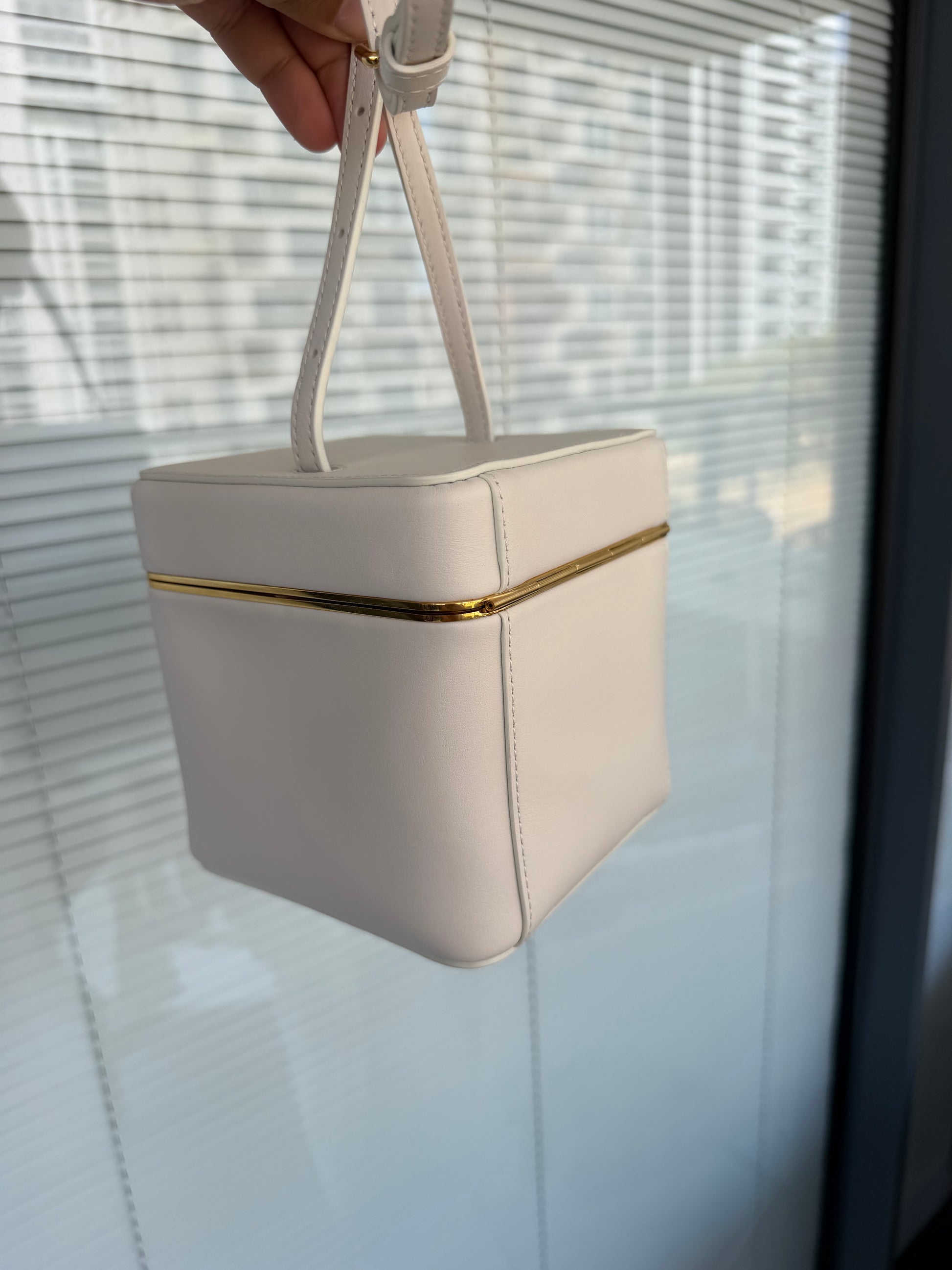 CELINE bag לבן במלאי