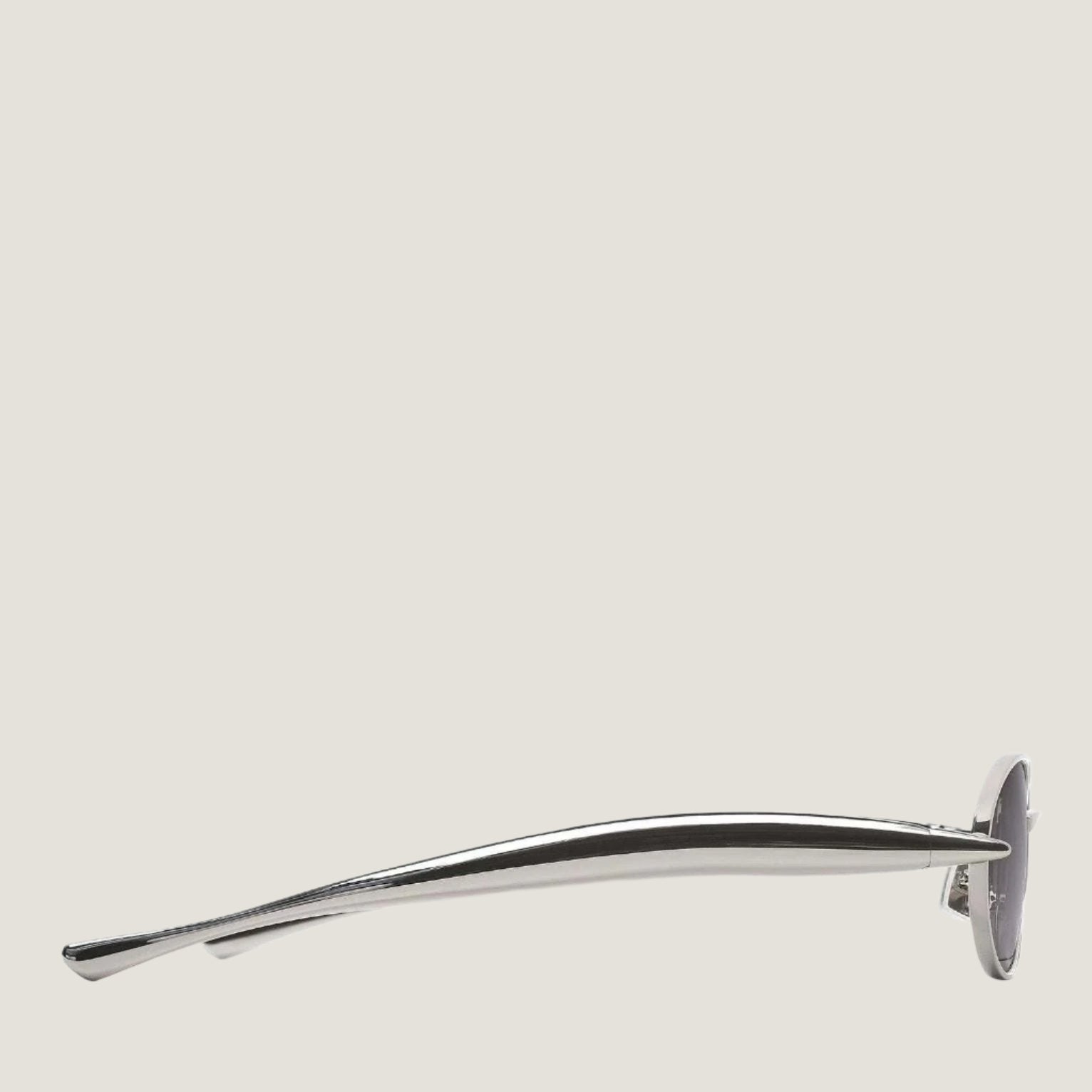 Image of משקפי שמש B עם מסגרת מתכת כסופה, הגנה 100% UVA/UVB.