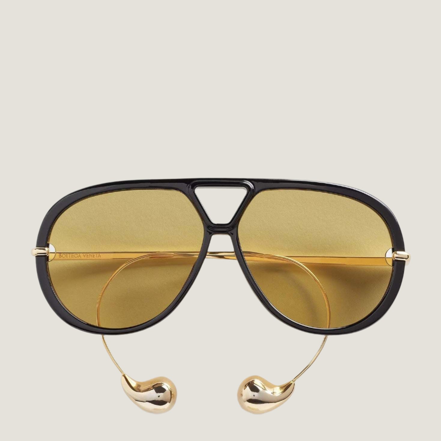 Image of משקפי שמש B, מסגרת מתכת שחורה, הגנה 100% UVA/UVB, רפידות אף מתכווננות, מסגרת מתאימה לעדשות ראיה.