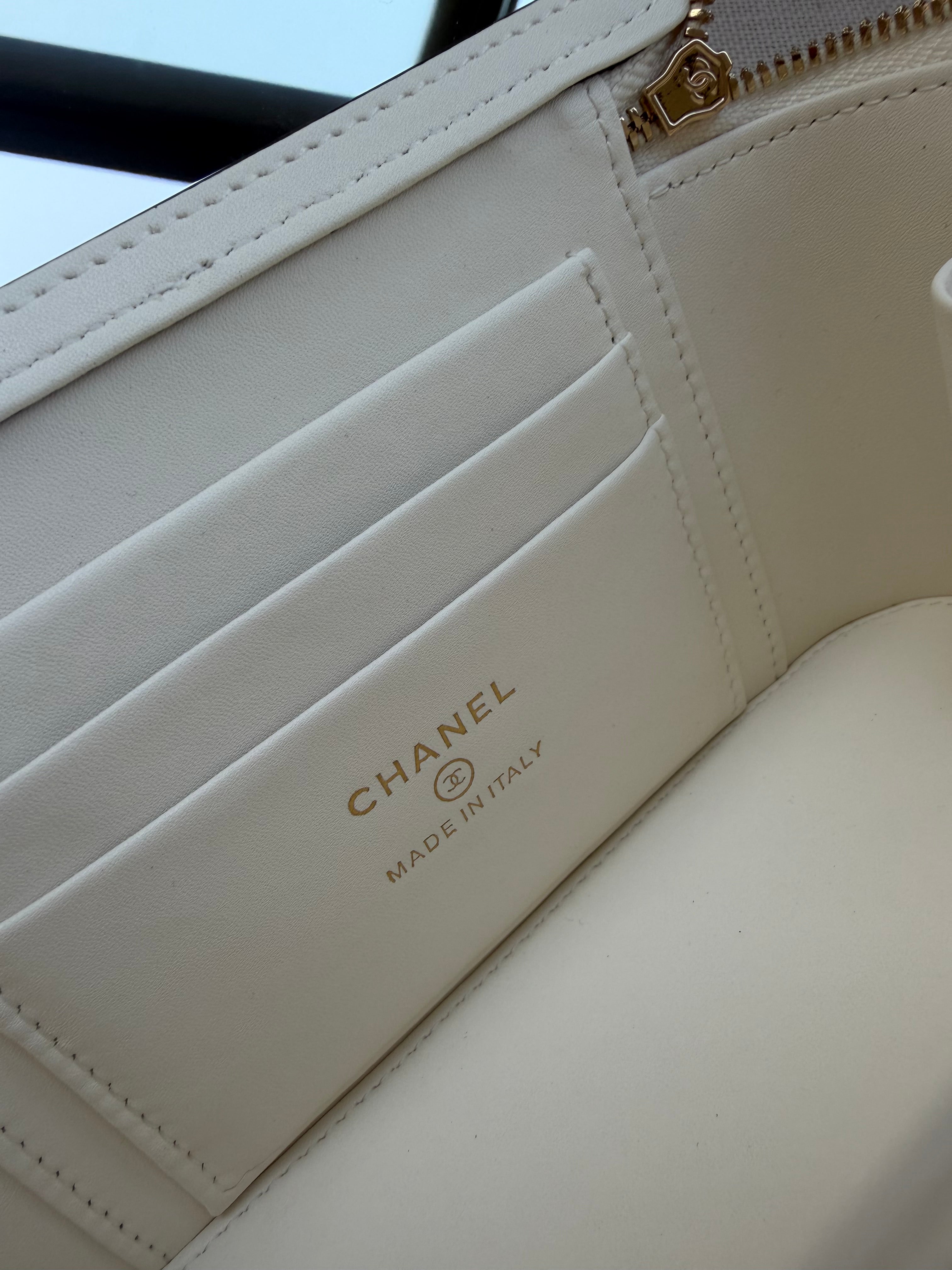 Image of CHANEL mini bag במלאי