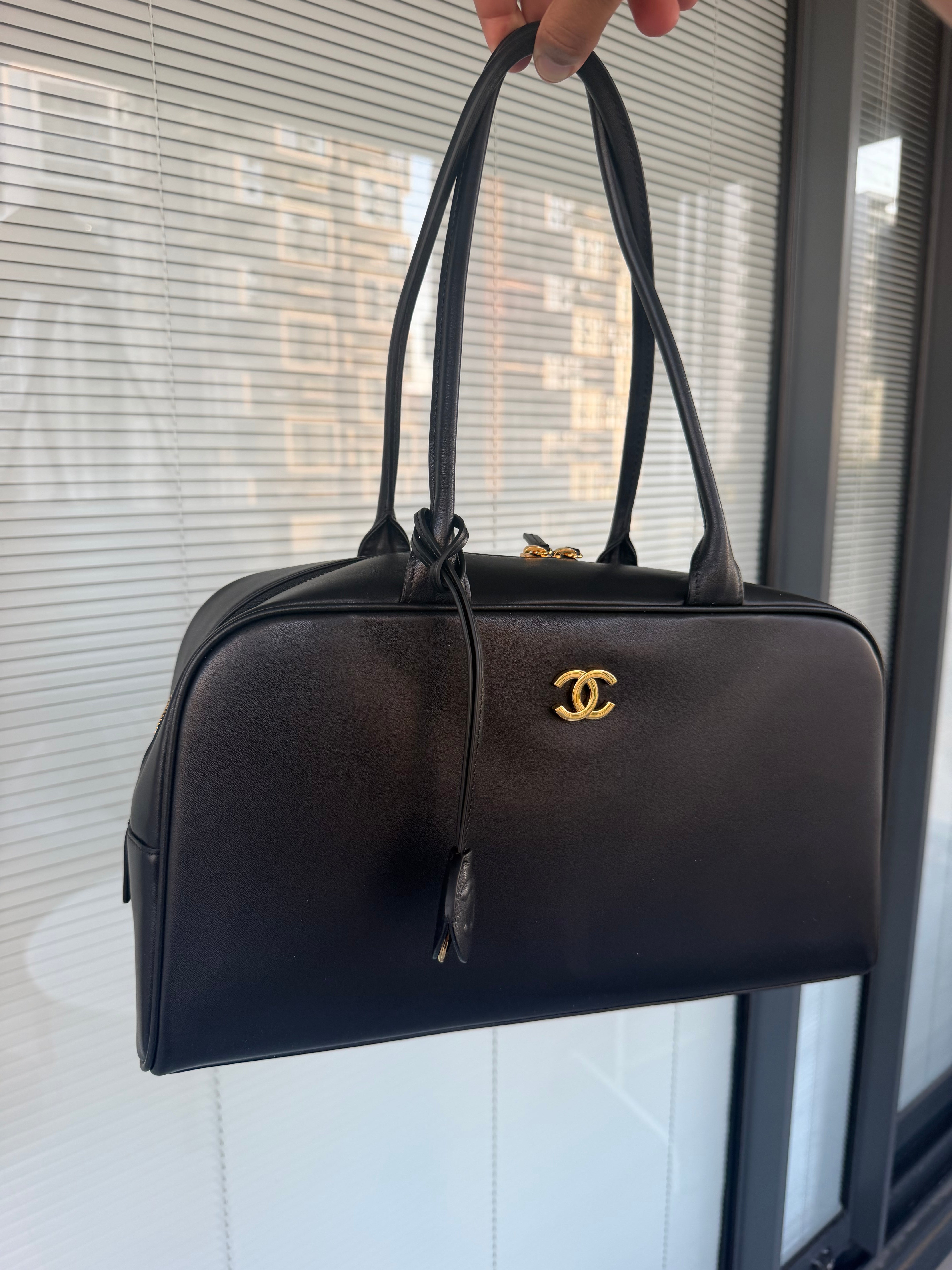 Image of CHANEL bowling bag במלאי