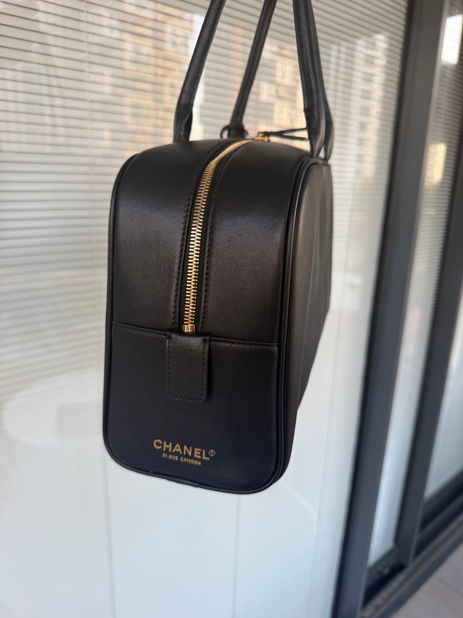 CHANEL bowling bag במלאי
