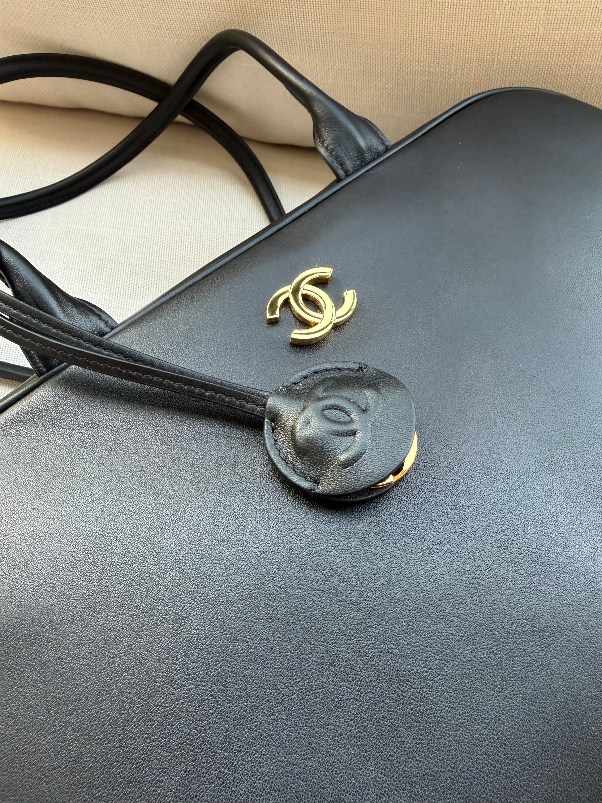 CHANEL bowling bag במלאי