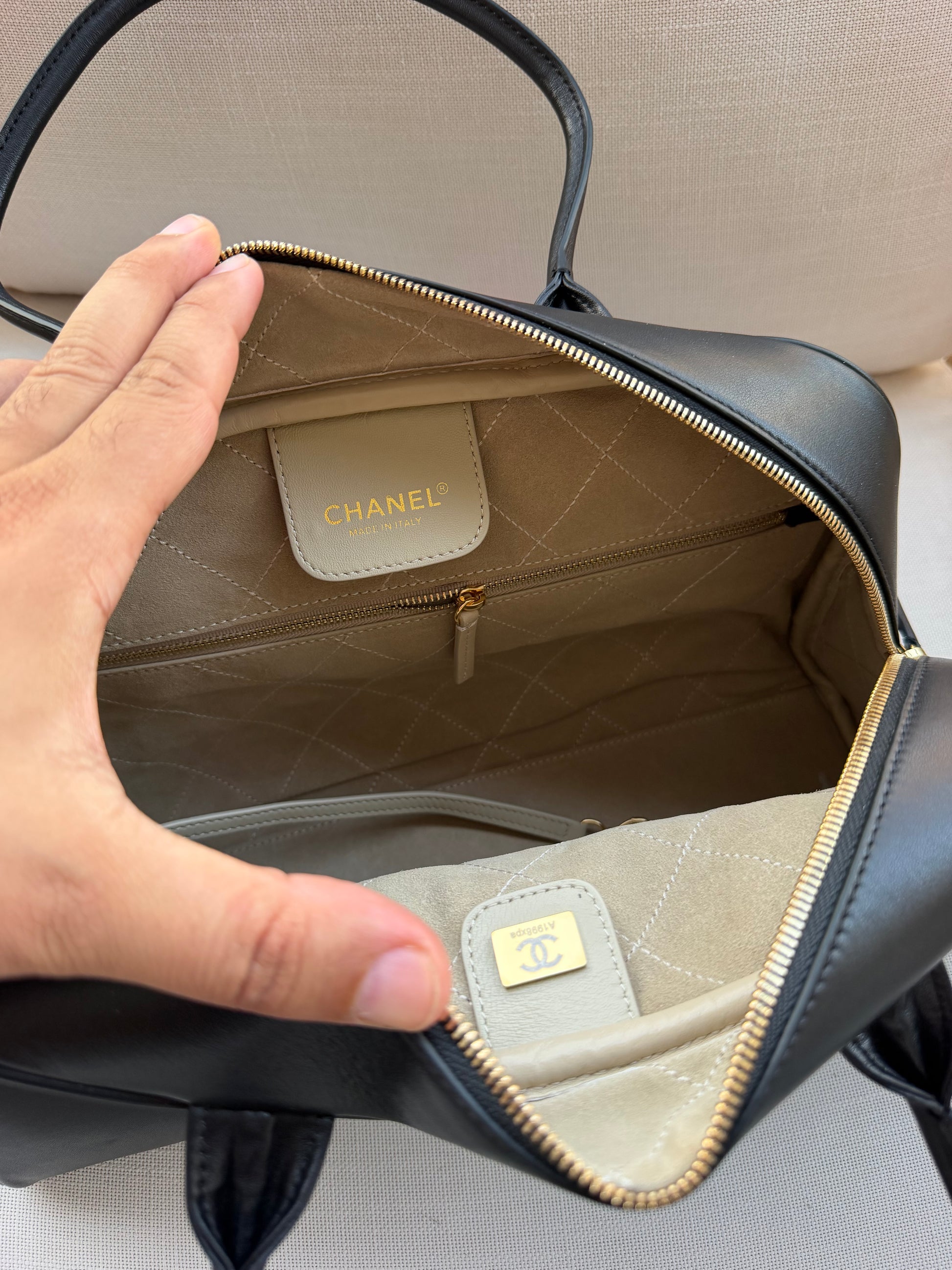 CHANEL bowling bag במלאי