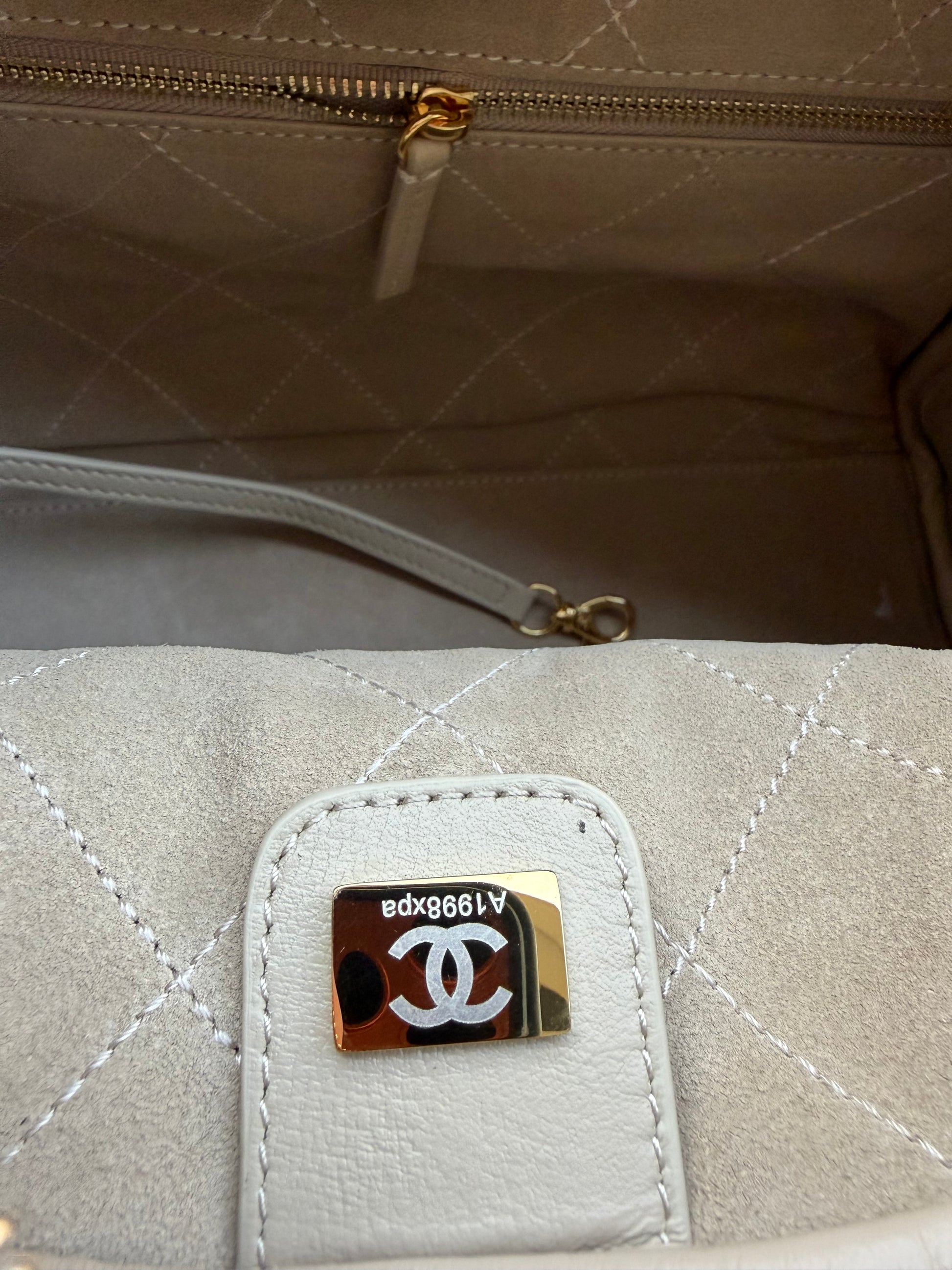 CHANEL bowling bag במלאי