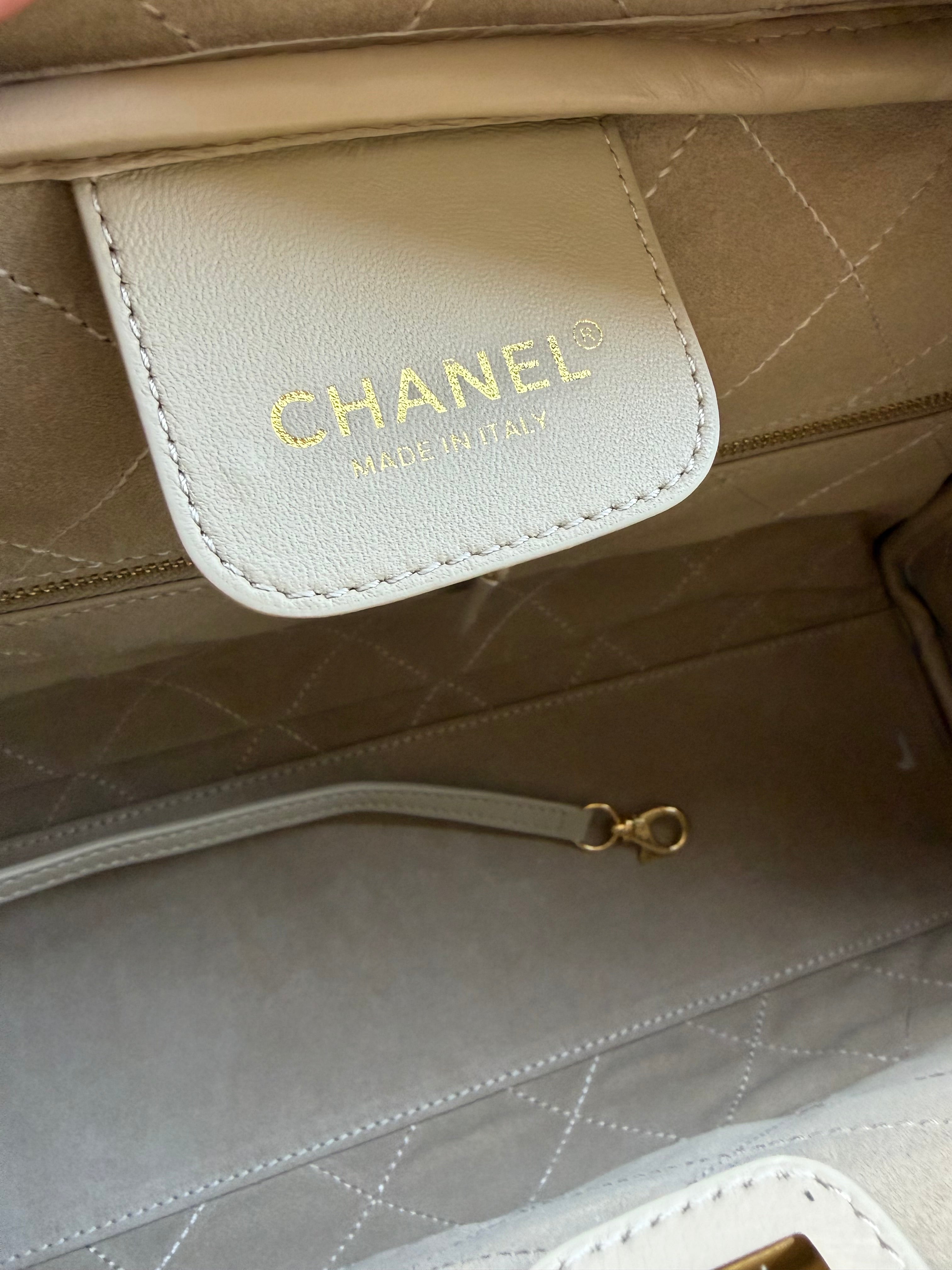 Image of CHANEL bowling bag במלאי
