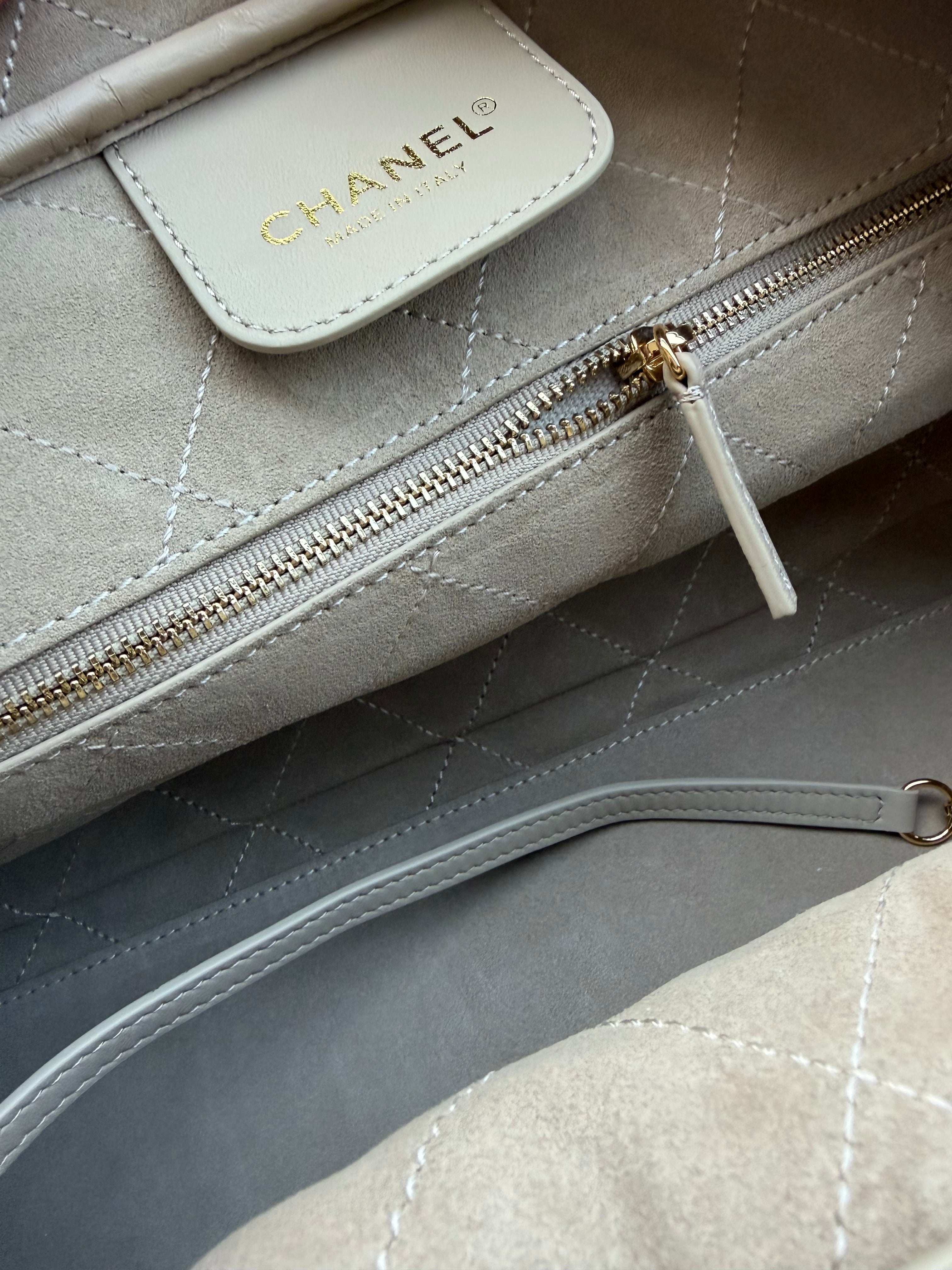 Image of CHANEL bowling bag במלאי