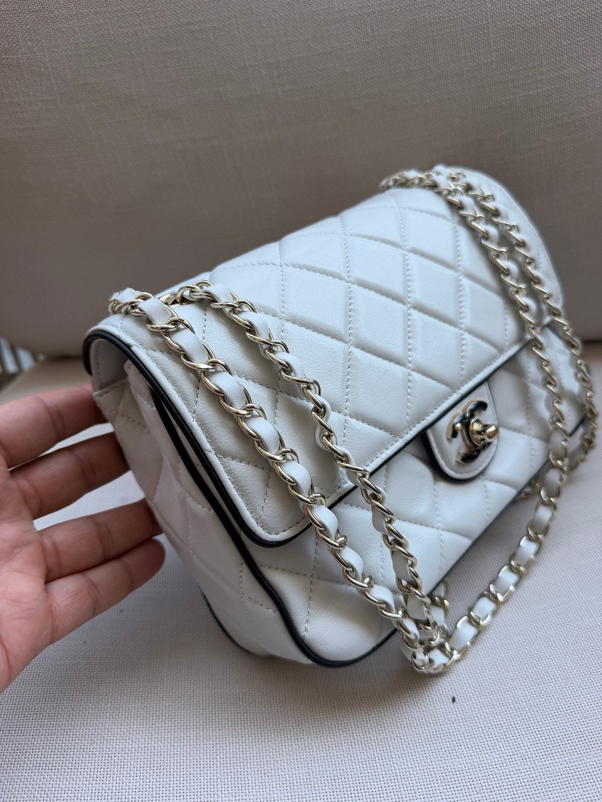 Image of Chanel bag 25 במלאי