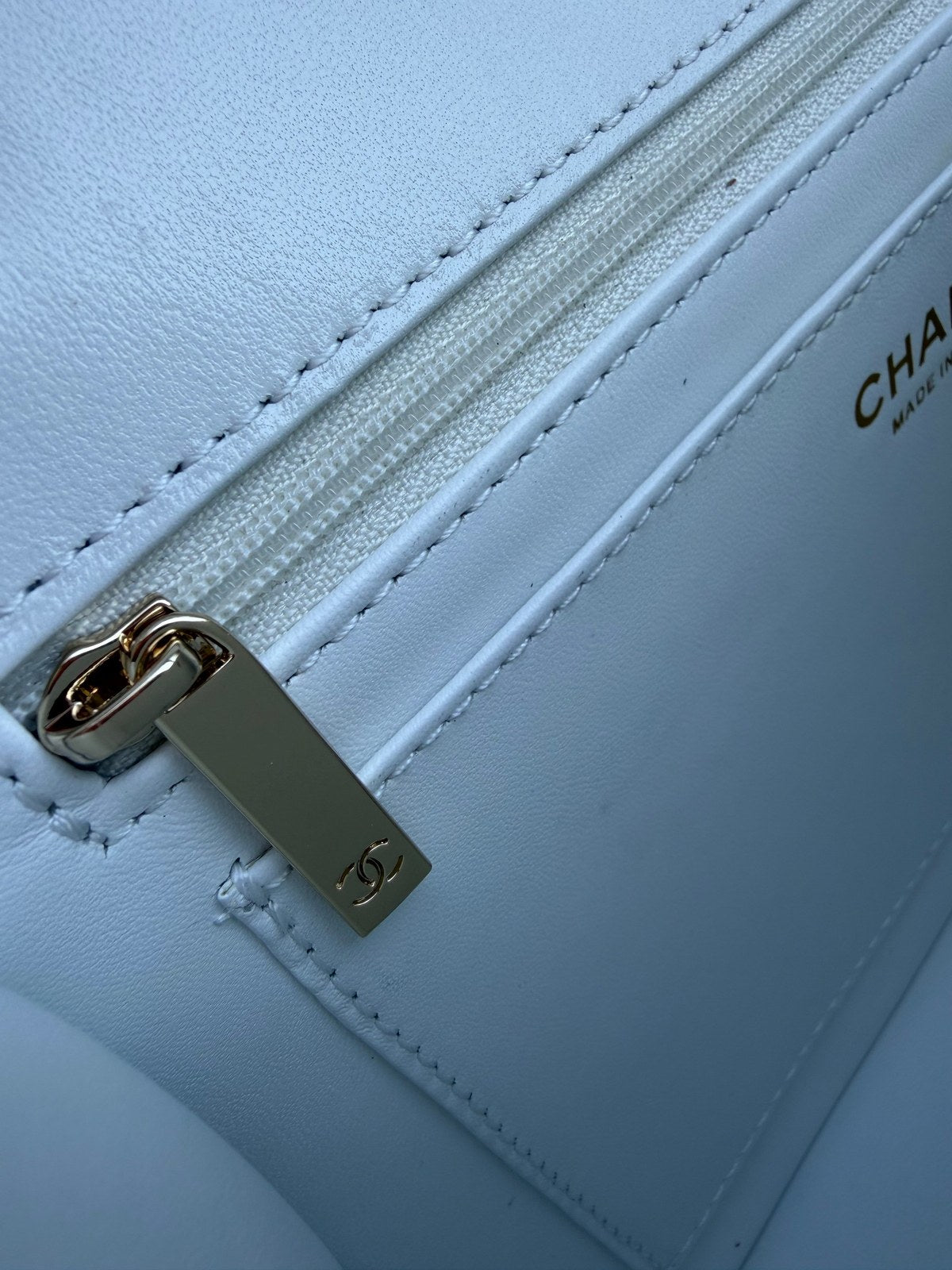 Image of Chanel bag 25 במלאי