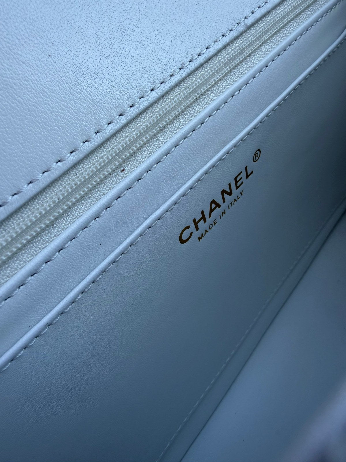 Image of Chanel bag 25 במלאי