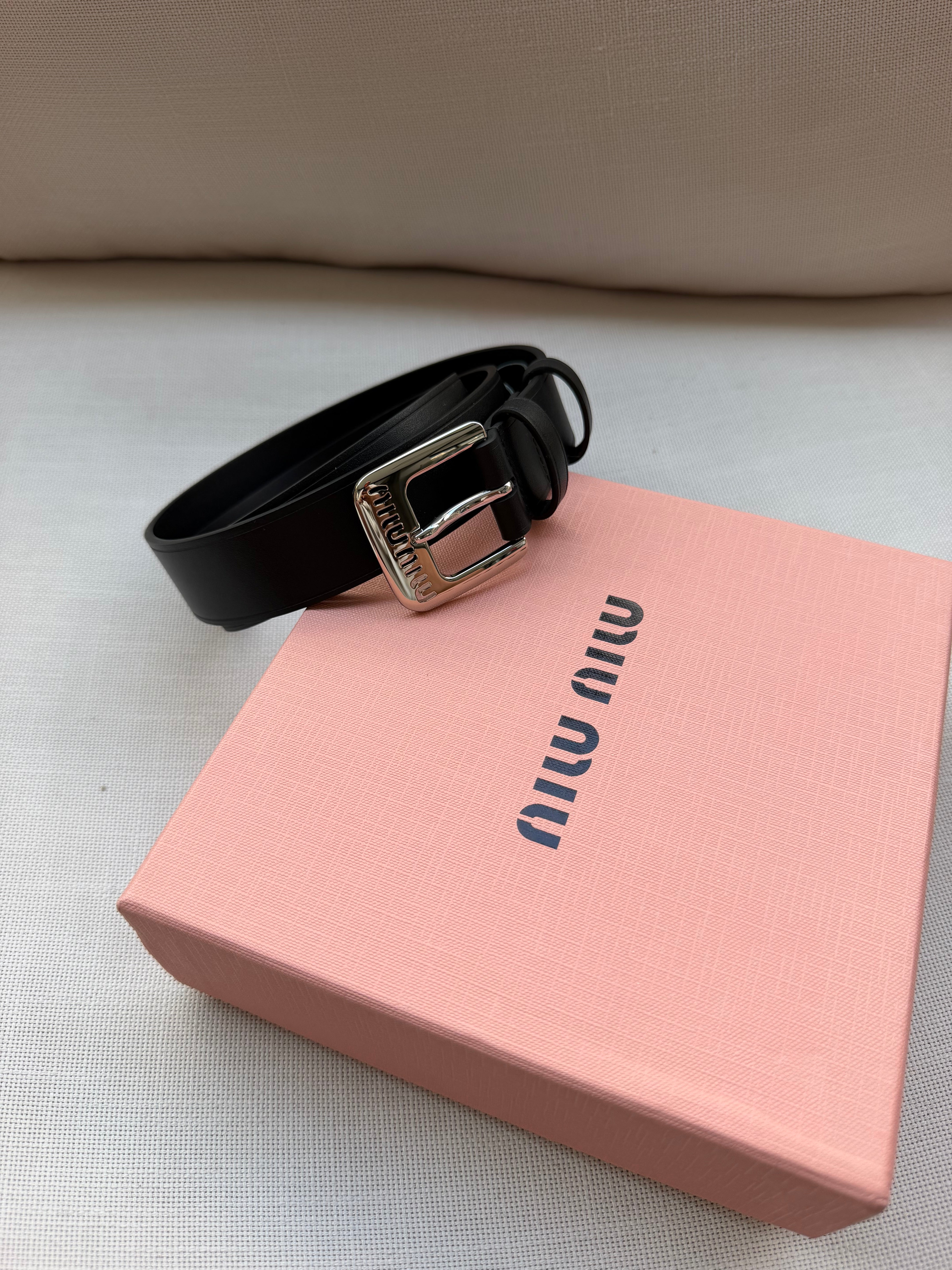 Image of חגורת עור Miu Miu במלאי
